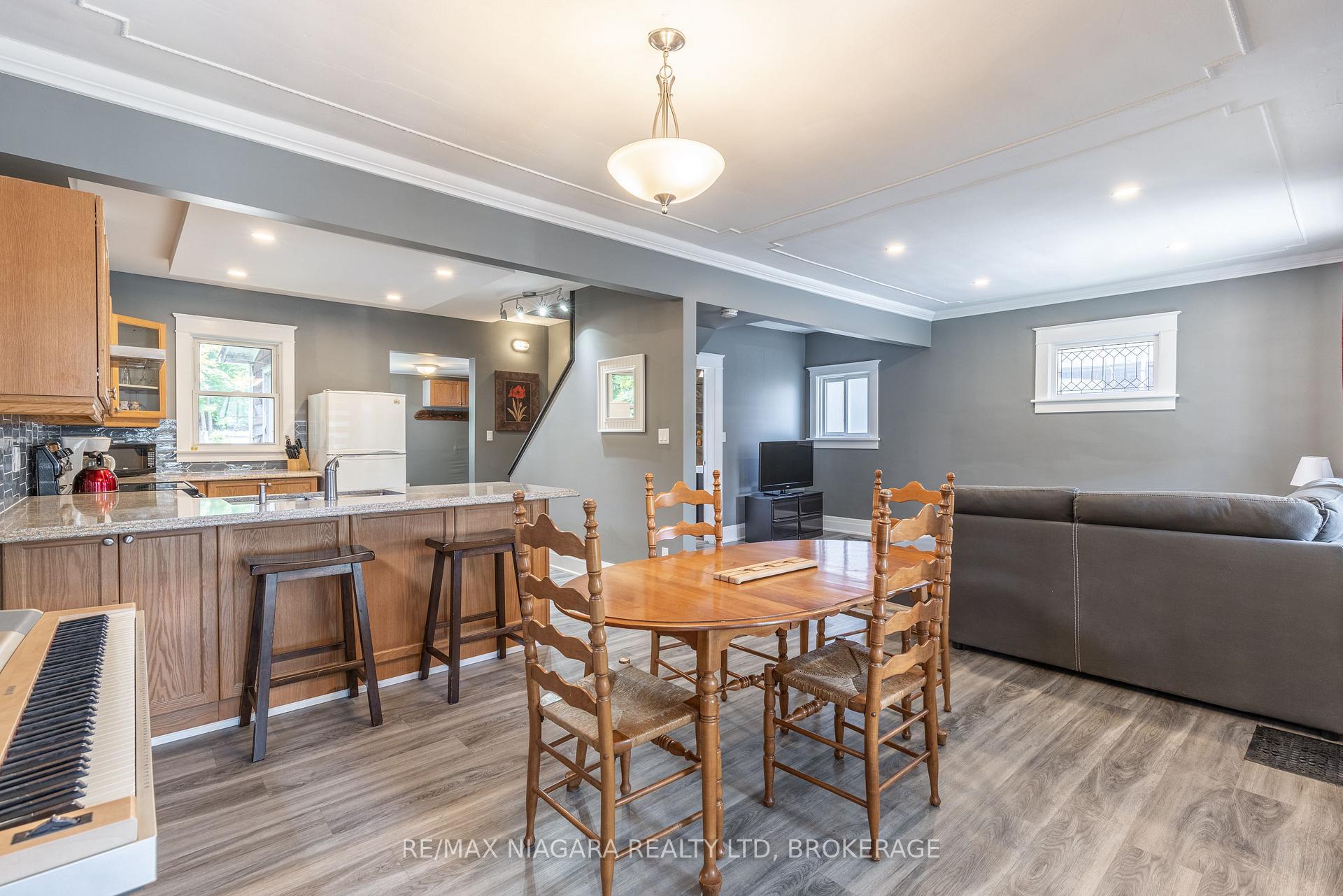 Photo 5 of 4993 Maple Street, Niagara Falls, Cherrywood — HOMEH