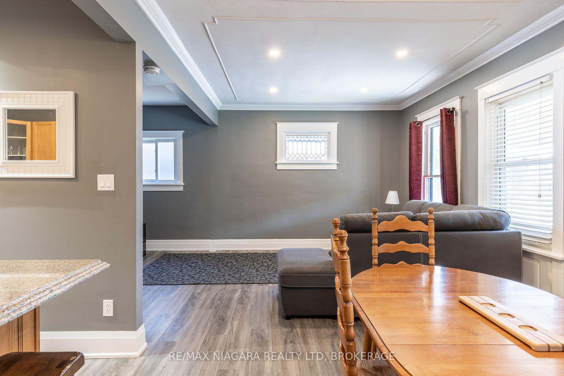 Photo 6 of 4993 Maple Street, Niagara Falls, Cherrywood — HOMEH