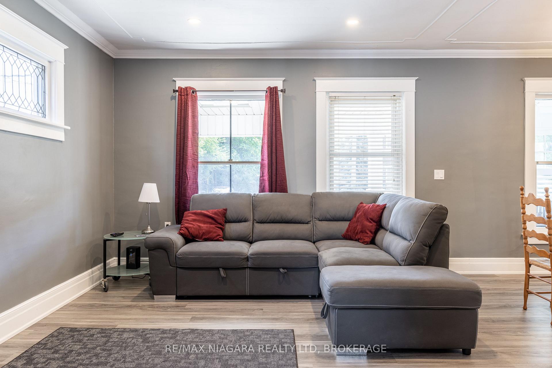Photo 7 of 4993 Maple Street, Niagara Falls, Cherrywood — HOMEH