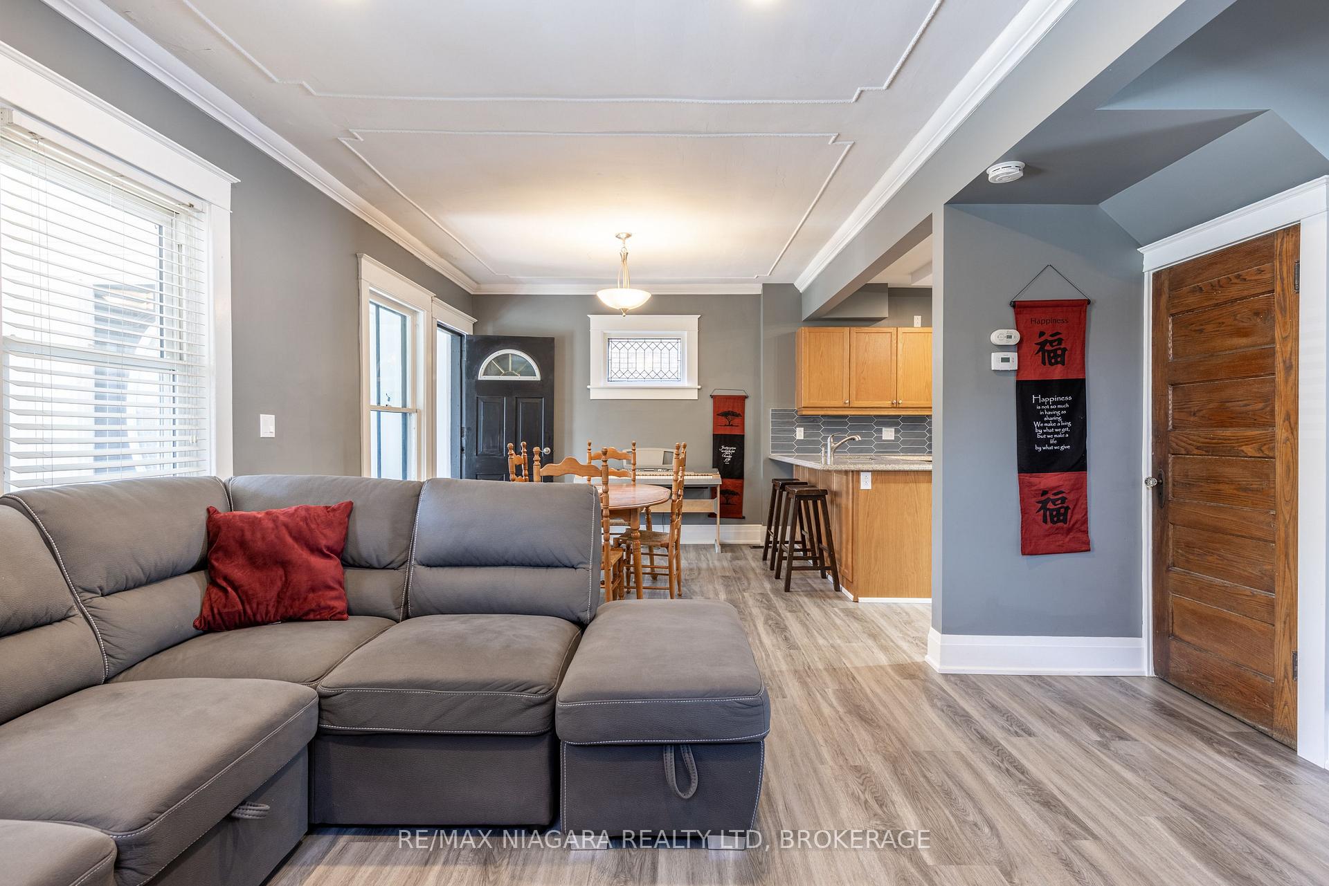 Photo 8 of 4993 Maple Street, Niagara Falls, Cherrywood — HOMEH