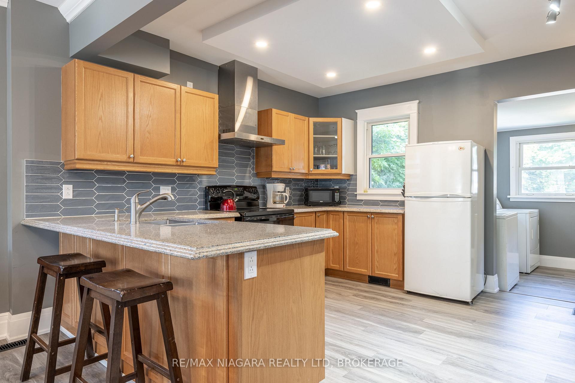 Photo 10 of 4993 Maple Street, Niagara Falls, Cherrywood — HOMEH