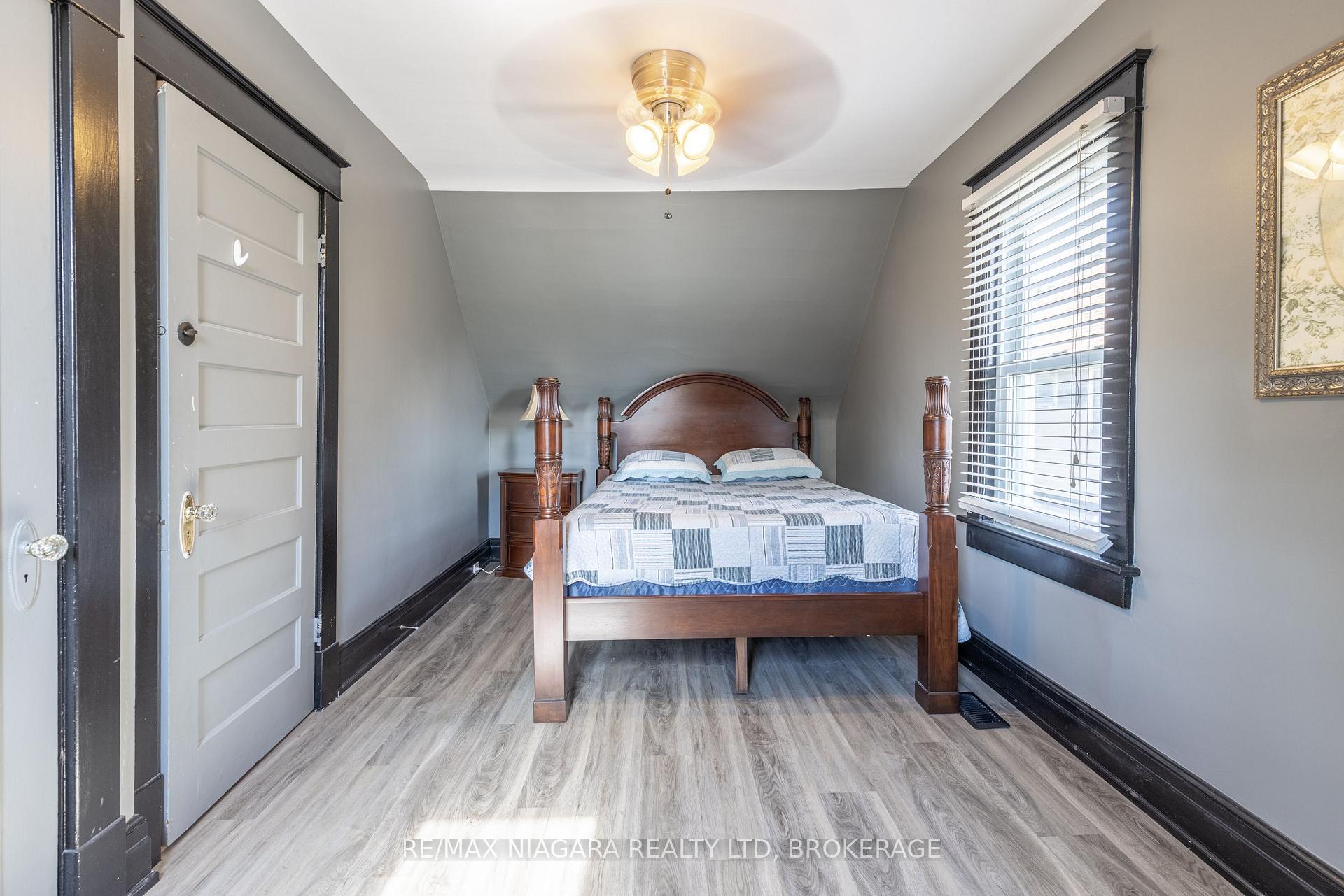Photo 16 of 4993 Maple Street, Niagara Falls, Cherrywood — HOMEH