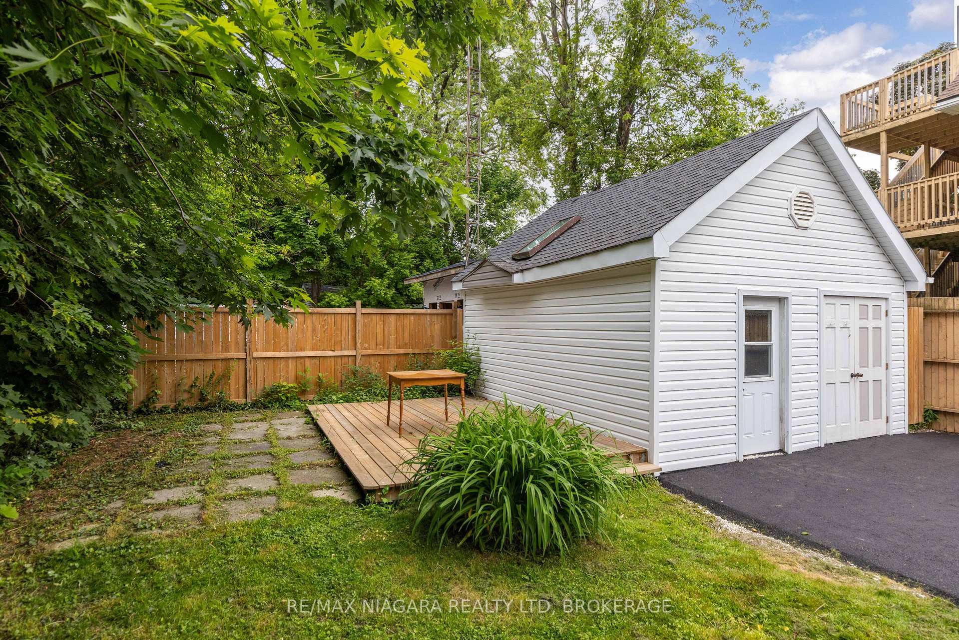 Photo 19 of 4993 Maple Street, Niagara Falls, Cherrywood — HOMEH