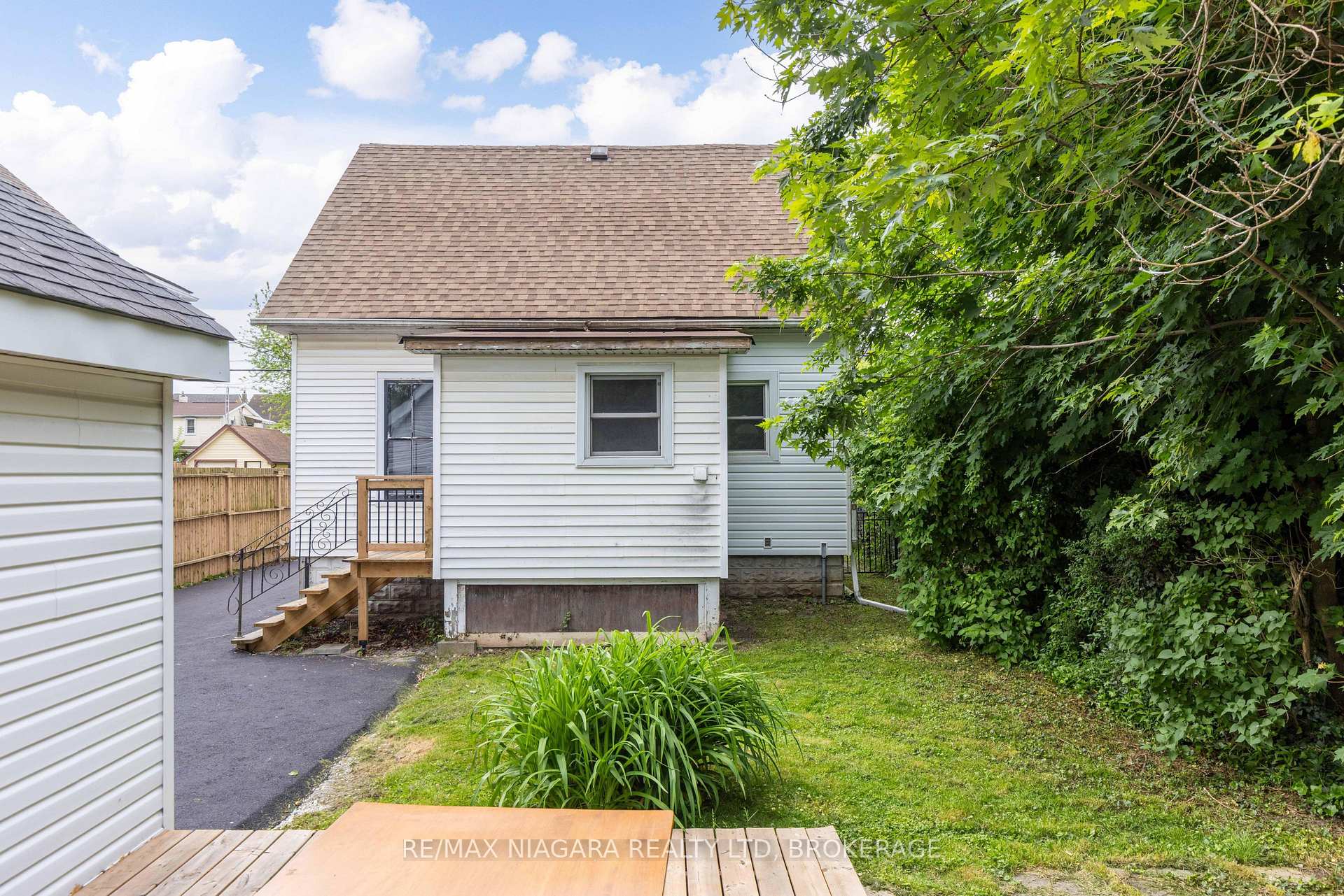 Photo 20 of 4993 Maple Street, Niagara Falls, Cherrywood — HOMEH