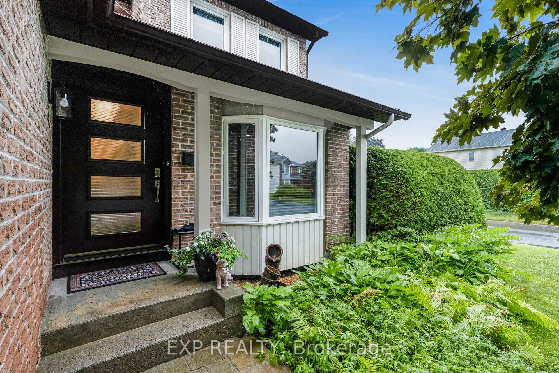 Photo 3 of 1660 Champneuf Drive, Ottawa, Chateauneuf — HOMEH