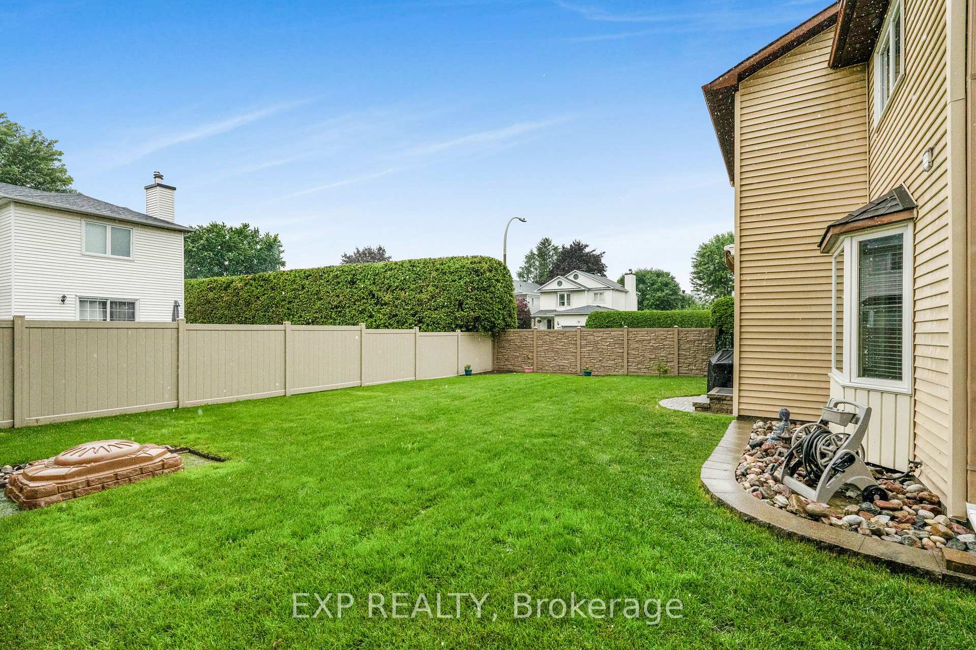 Photo 27 of 1660 Champneuf Drive, Ottawa, Chateauneuf — HOMEH