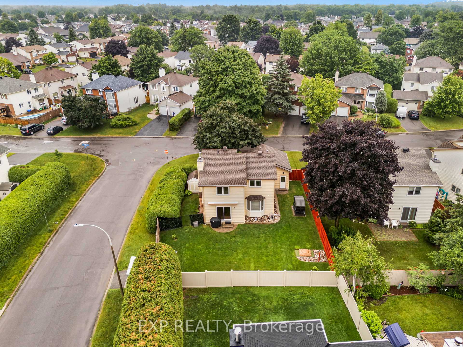 Photo 34 of 1660 Champneuf Drive, Ottawa, Chateauneuf — HOMEH