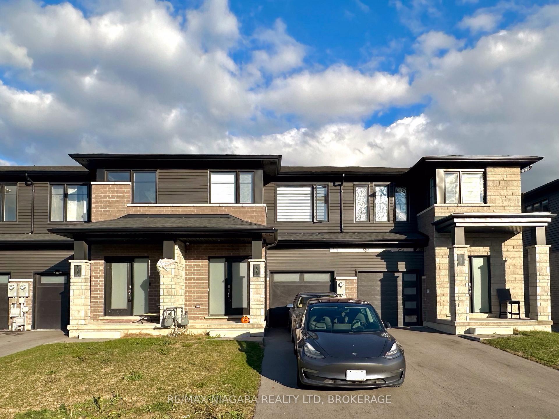 Photo 2 of 7358 Marvel Drive, Niagara Falls, Brown — HOMEH