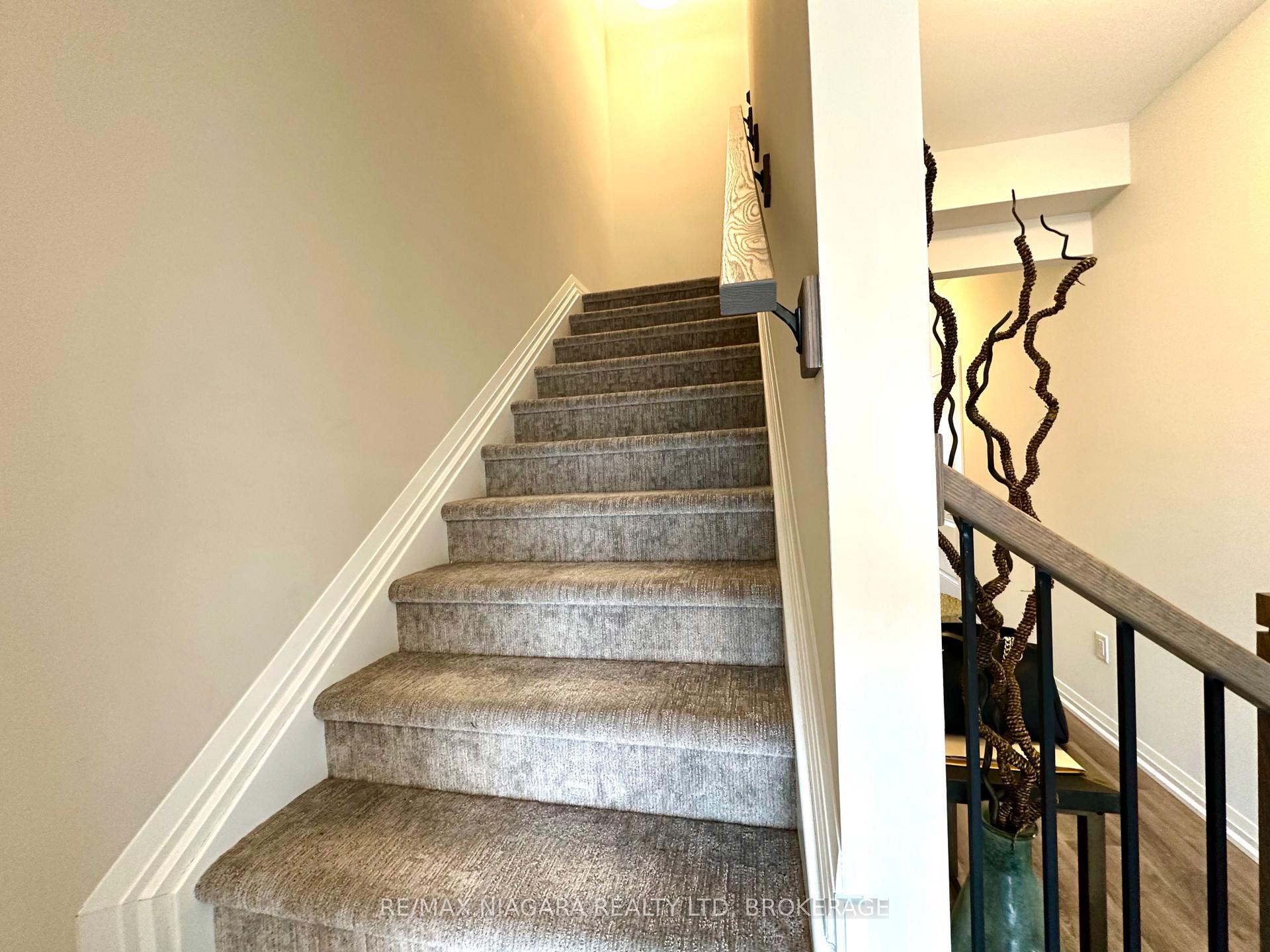 Photo 8 of 7358 Marvel Drive, Niagara Falls, Brown — HOMEH
