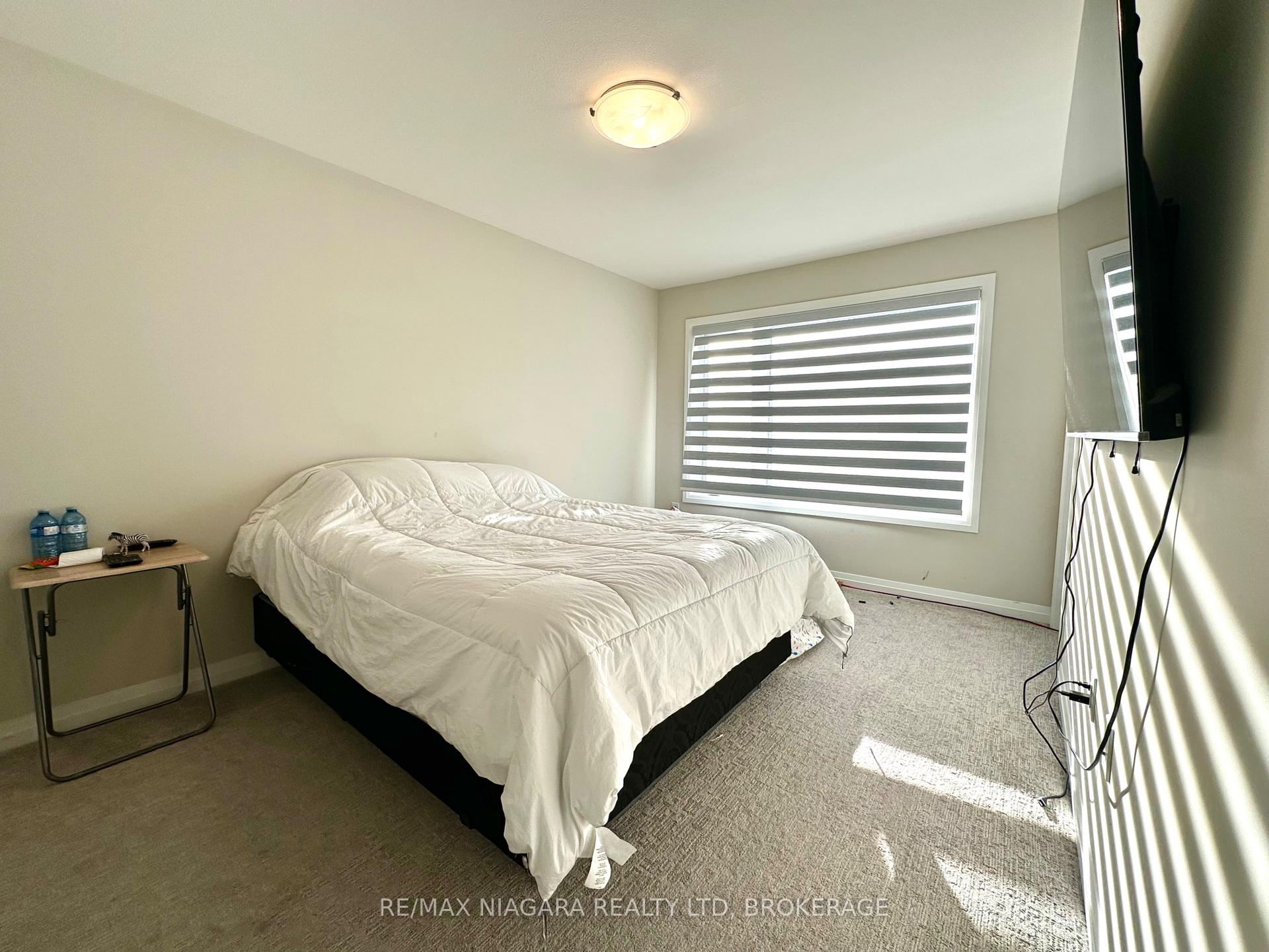 Photo 9 of 7358 Marvel Drive, Niagara Falls, Brown — HOMEH