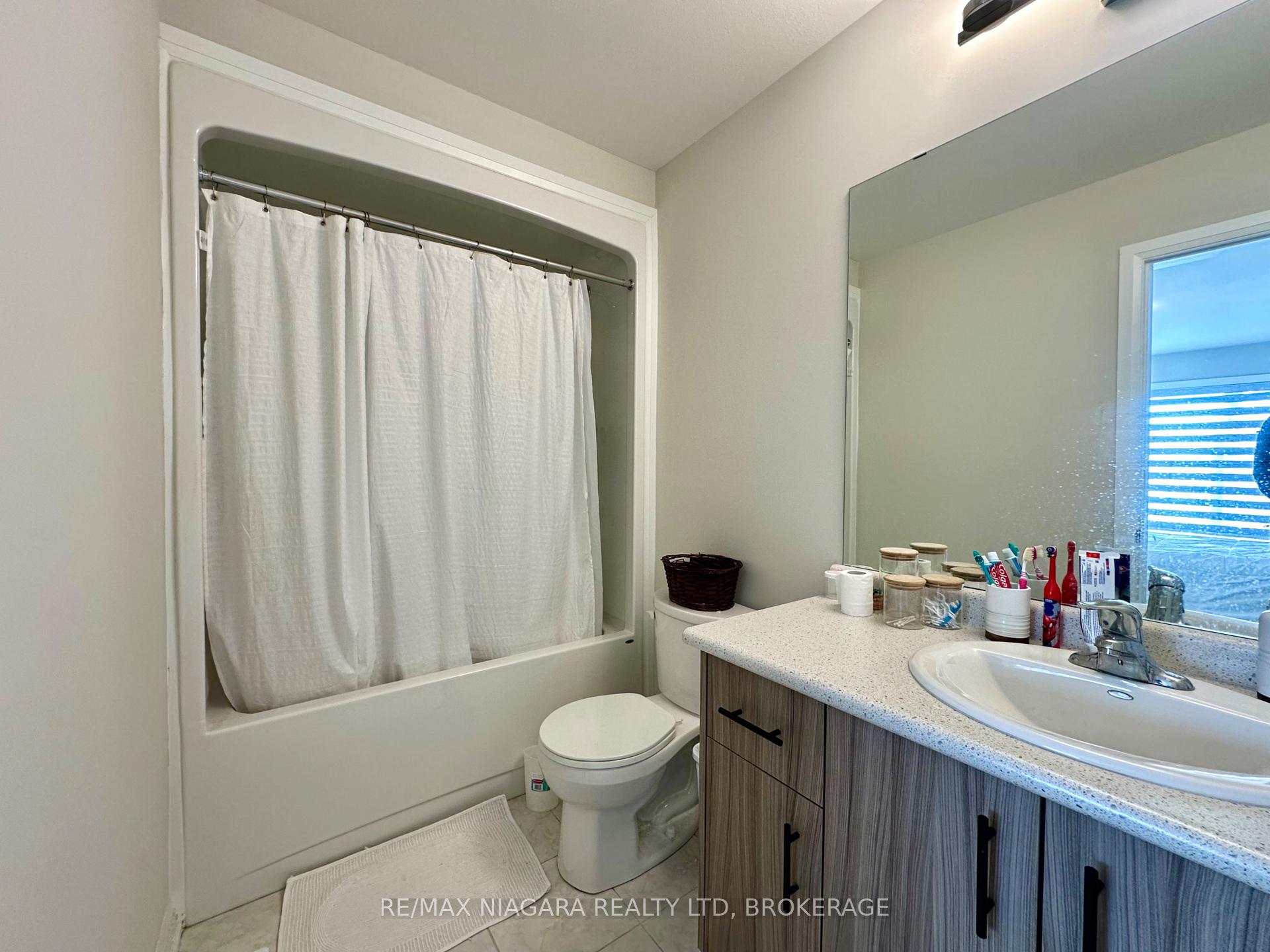 Photo 10 of 7358 Marvel Drive, Niagara Falls, Brown — HOMEH