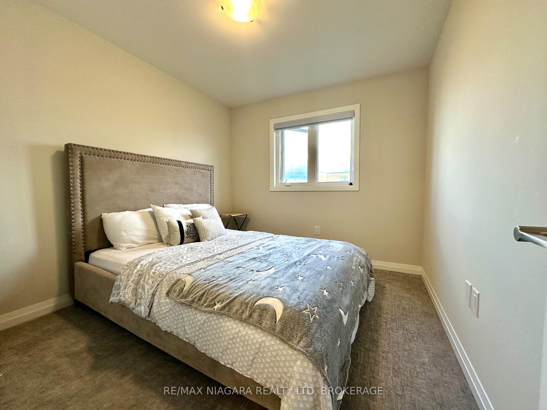 Photo 12 of 7358 Marvel Drive, Niagara Falls, Brown — HOMEH