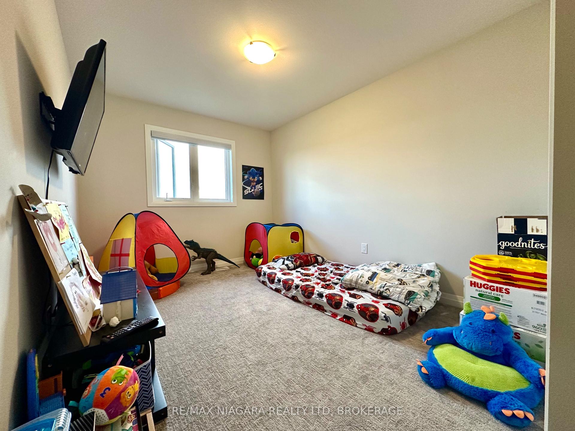 Photo 13 of 7358 Marvel Drive, Niagara Falls, Brown — HOMEH