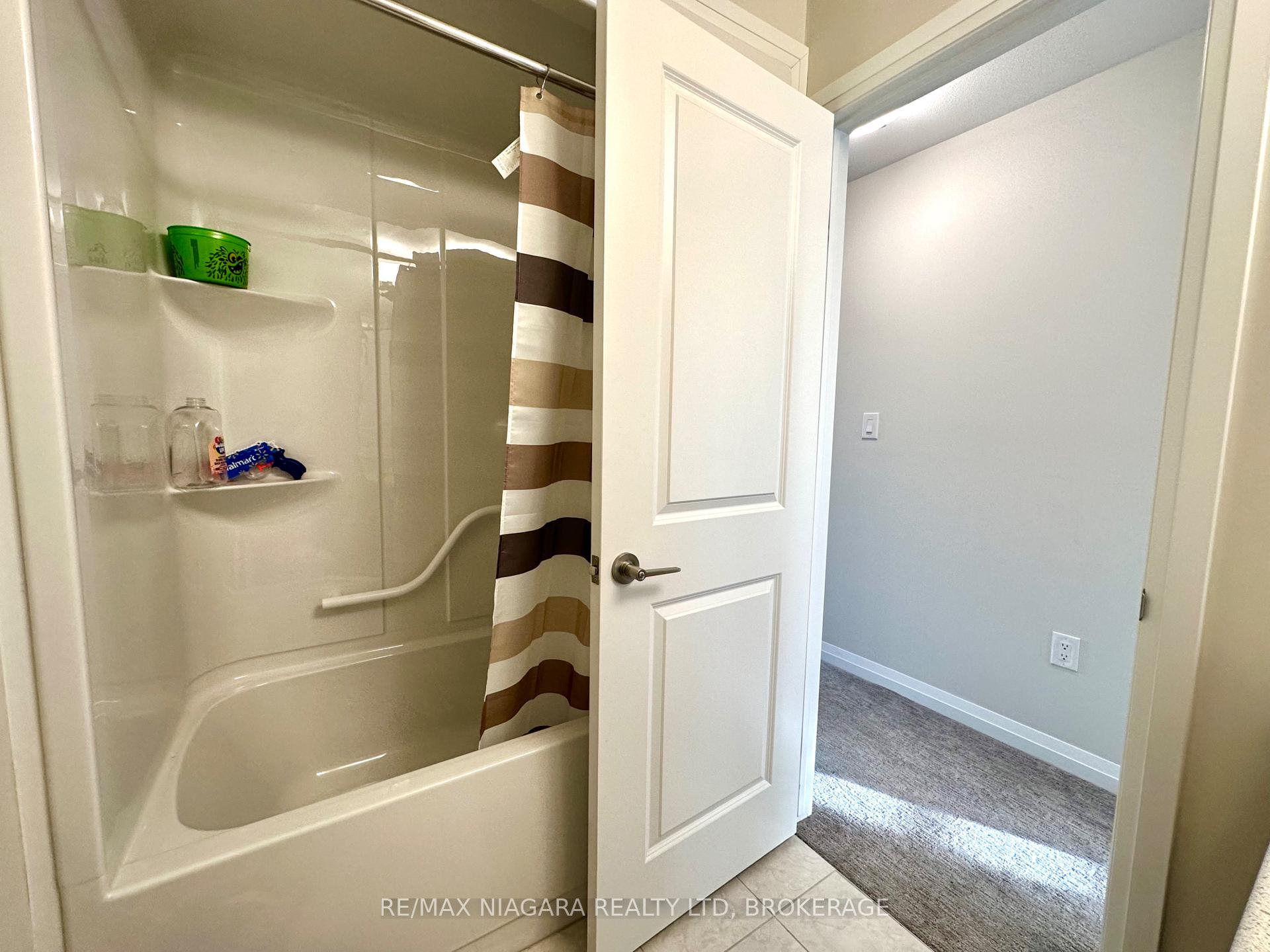 Photo 15 of 7358 Marvel Drive, Niagara Falls, Brown — HOMEH