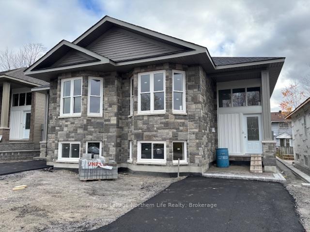 Front of 14 Meadow Wood Court