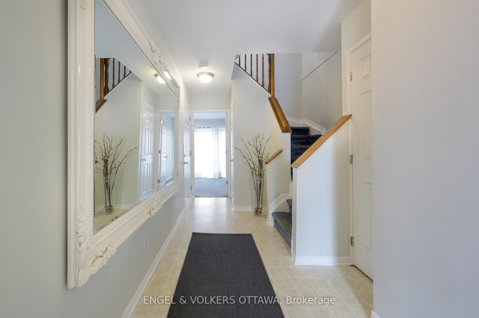 Photo 3 of 165 Arcola Private, Ottawa, Overbrook/Castle Heights — HOMEH