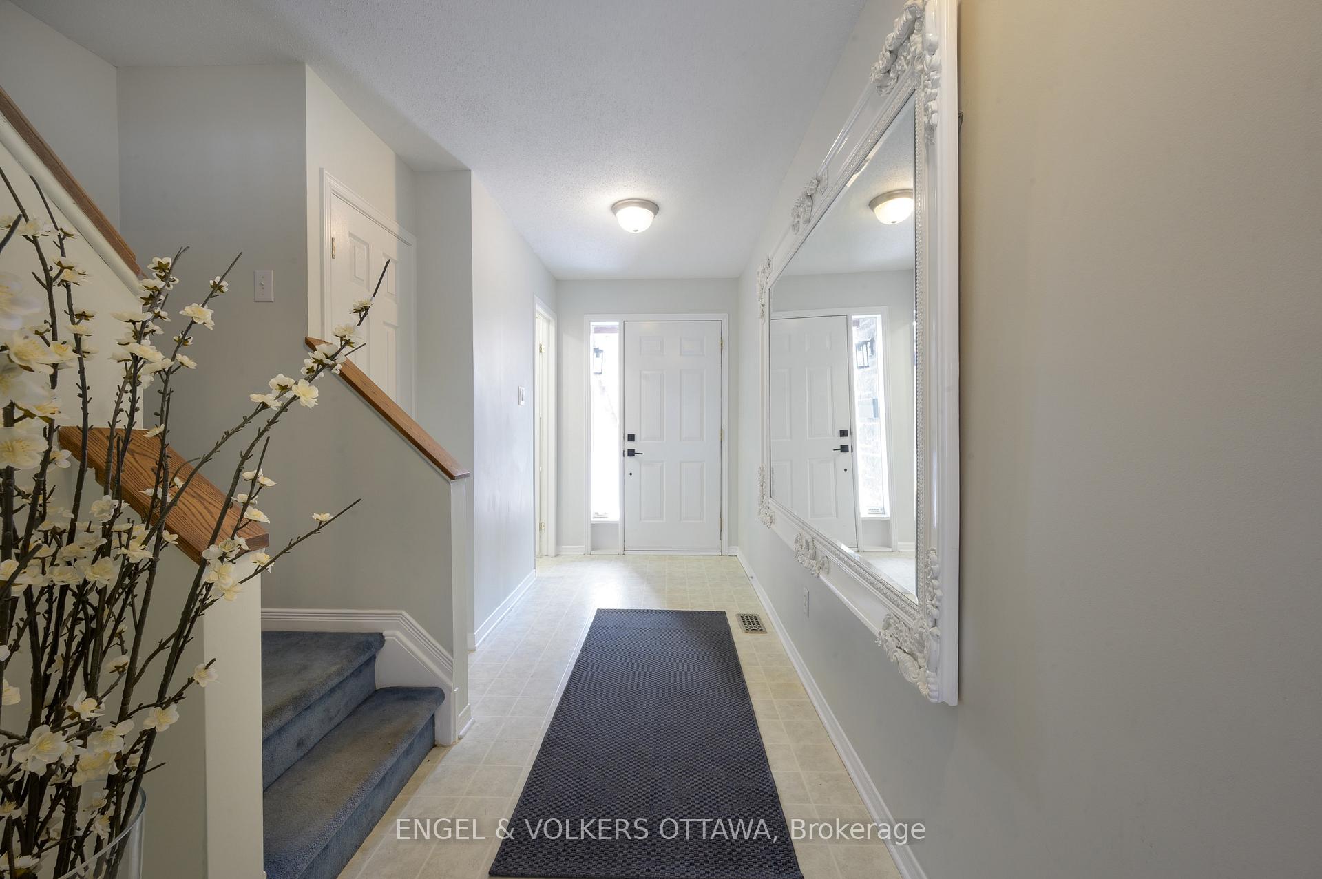 Photo 5 of 165 Arcola Private, Ottawa, Overbrook/Castle Heights — HOMEH