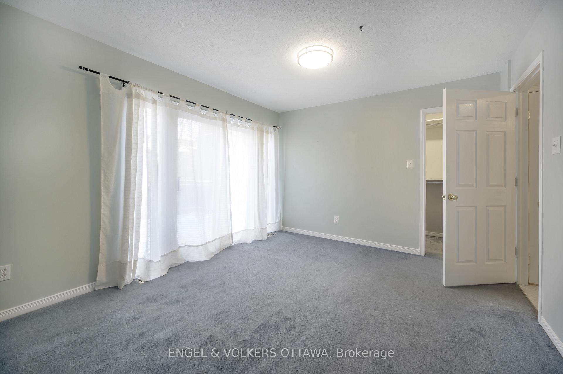 Photo 7 of 165 Arcola Private, Ottawa, Overbrook/Castle Heights — HOMEH