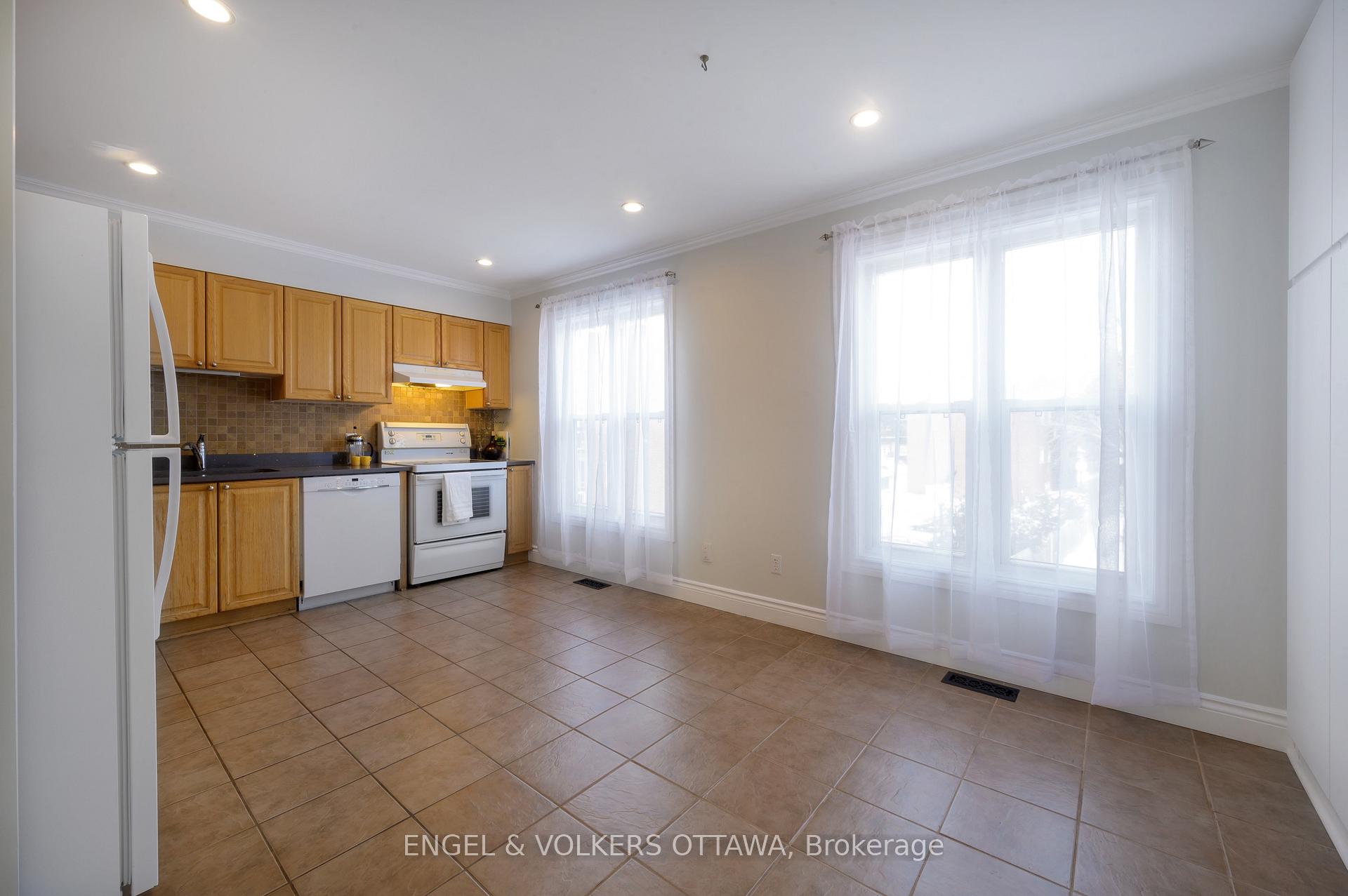 Photo 9 of 165 Arcola Private, Ottawa, Overbrook/Castle Heights — HOMEH
