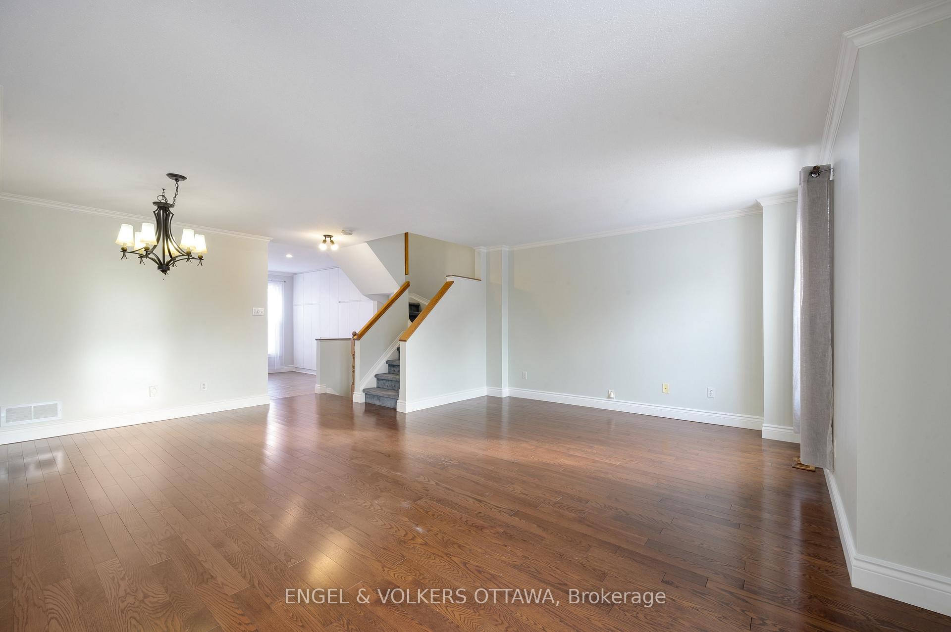 Photo 12 of 165 Arcola Private, Ottawa, Overbrook/Castle Heights — HOMEH