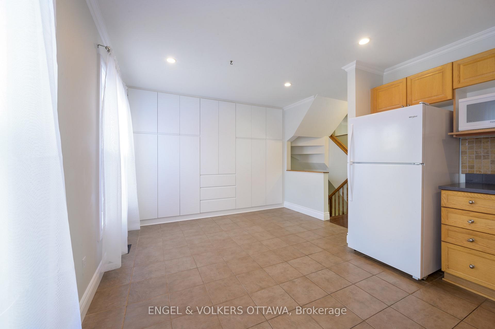 Photo 13 of 165 Arcola Private, Ottawa, Overbrook/Castle Heights — HOMEH
