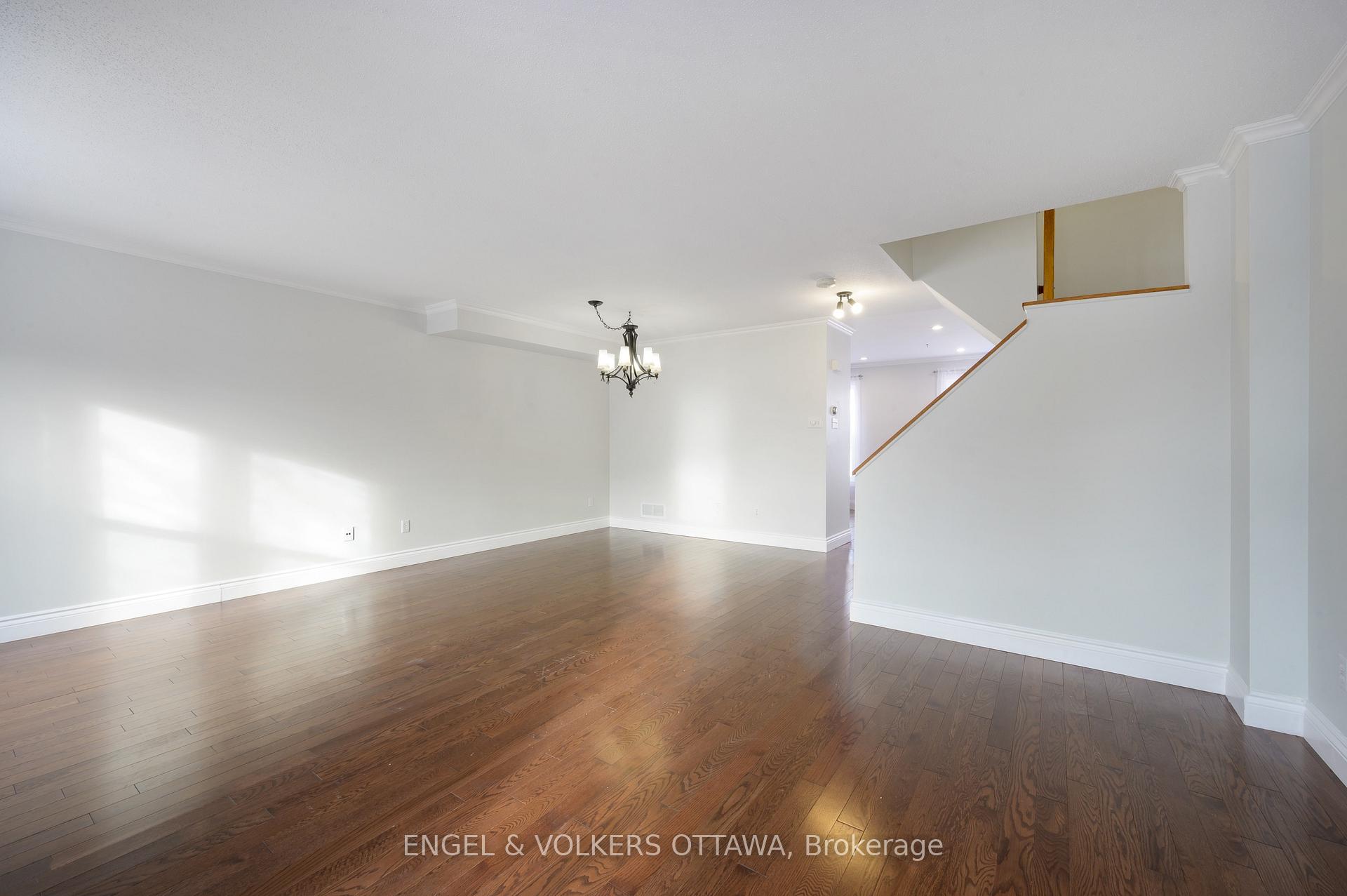 Photo 14 of 165 Arcola Private, Ottawa, Overbrook/Castle Heights — HOMEH