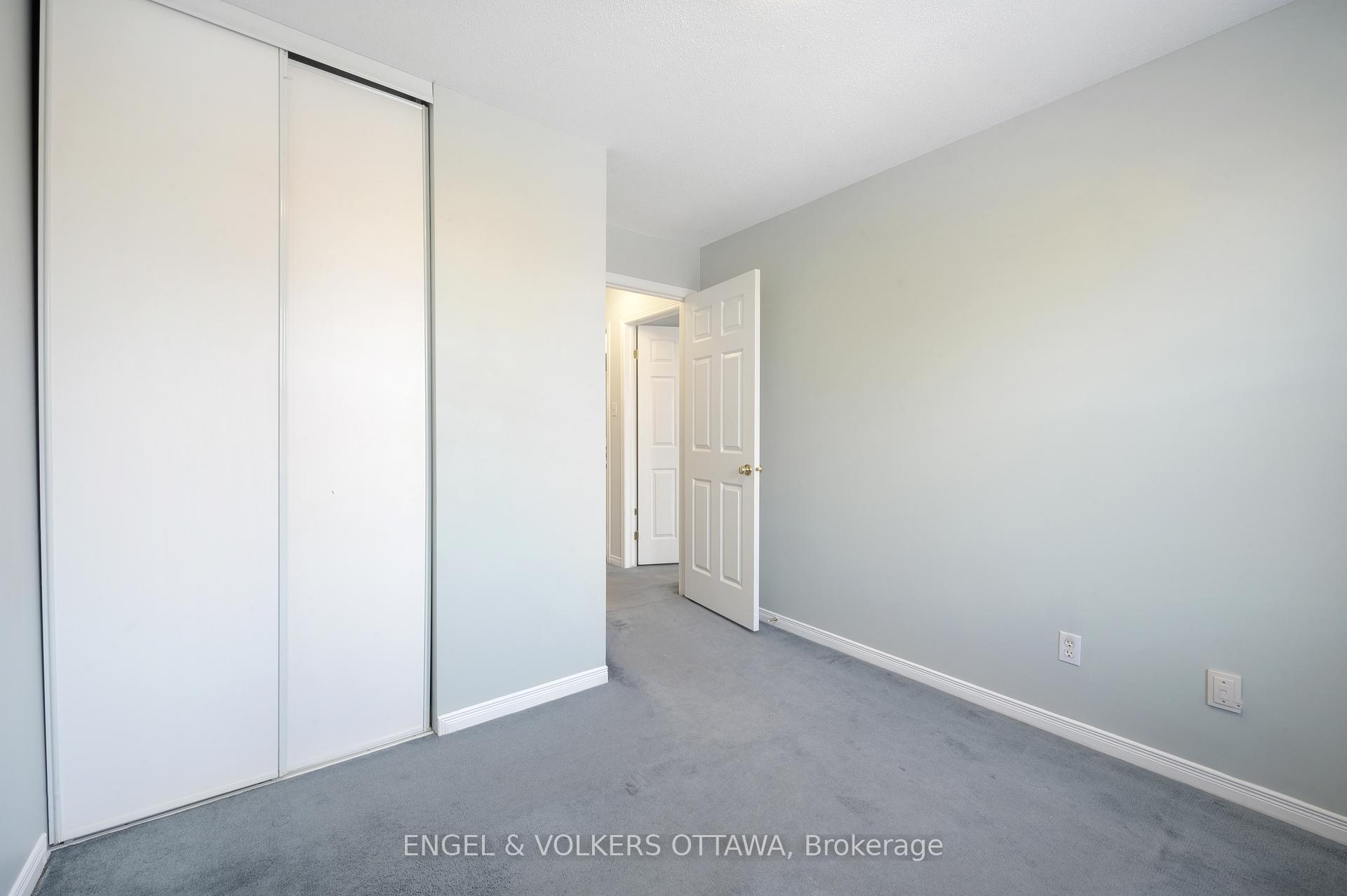 Photo 15 of 165 Arcola Private, Ottawa, Overbrook/Castle Heights — HOMEH