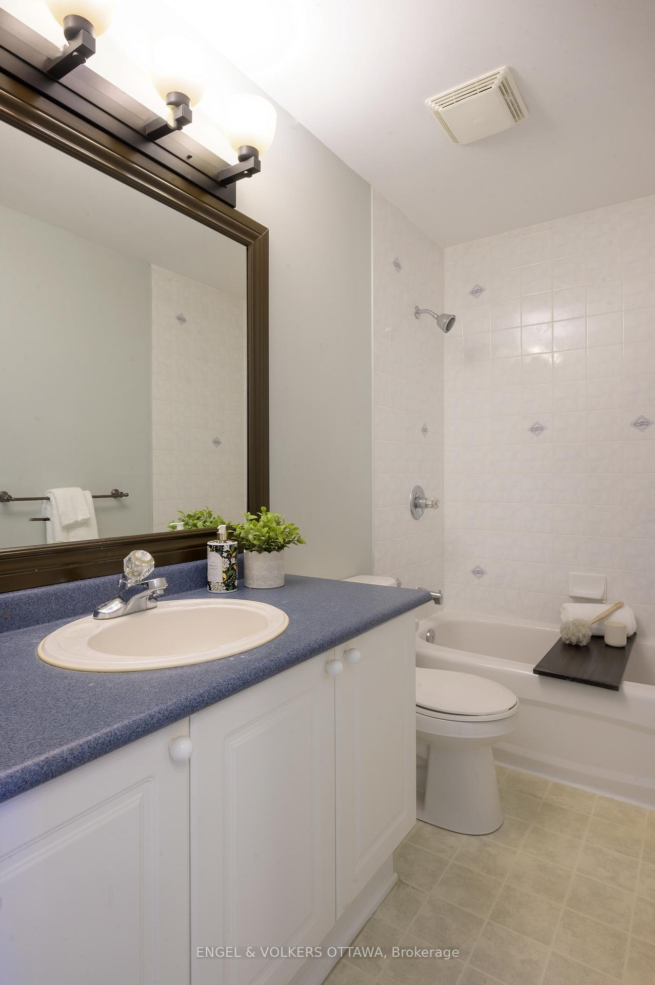 Photo 17 of 165 Arcola Private, Ottawa, Overbrook/Castle Heights — HOMEH