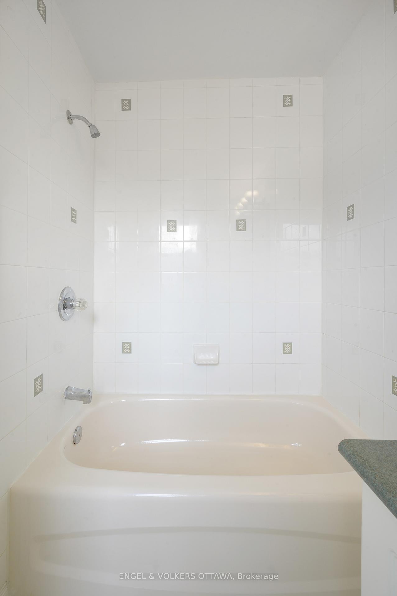 Photo 22 of 165 Arcola Private, Ottawa, Overbrook/Castle Heights — HOMEH