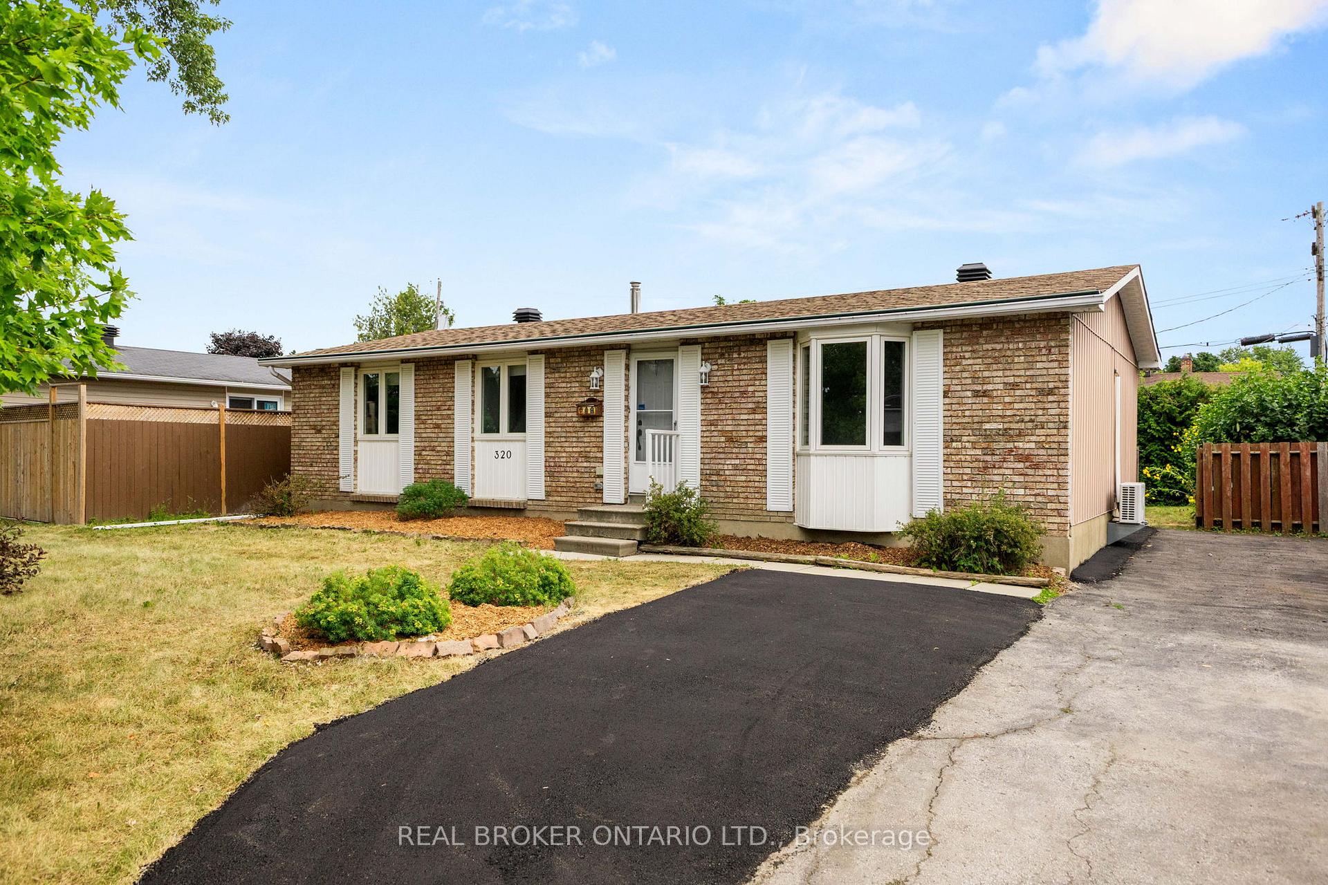 Photo 2 of Unit A, 320 Reynolds Drive, Ottawa, Bilberry Creek/Queenswood Heights — HOMEH