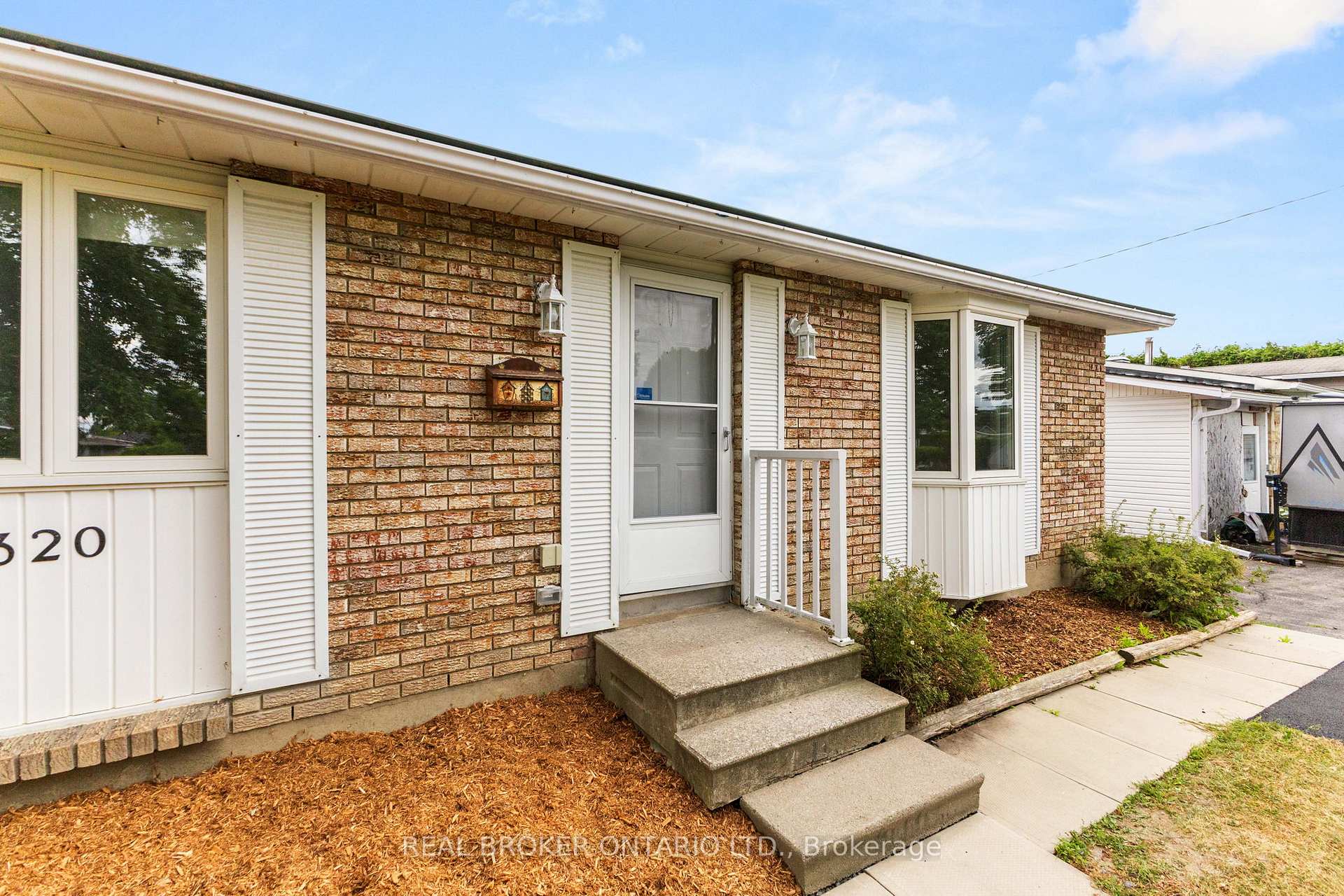 Photo 4 of Unit A, 320 Reynolds Drive, Ottawa, Bilberry Creek/Queenswood Heights — HOMEH