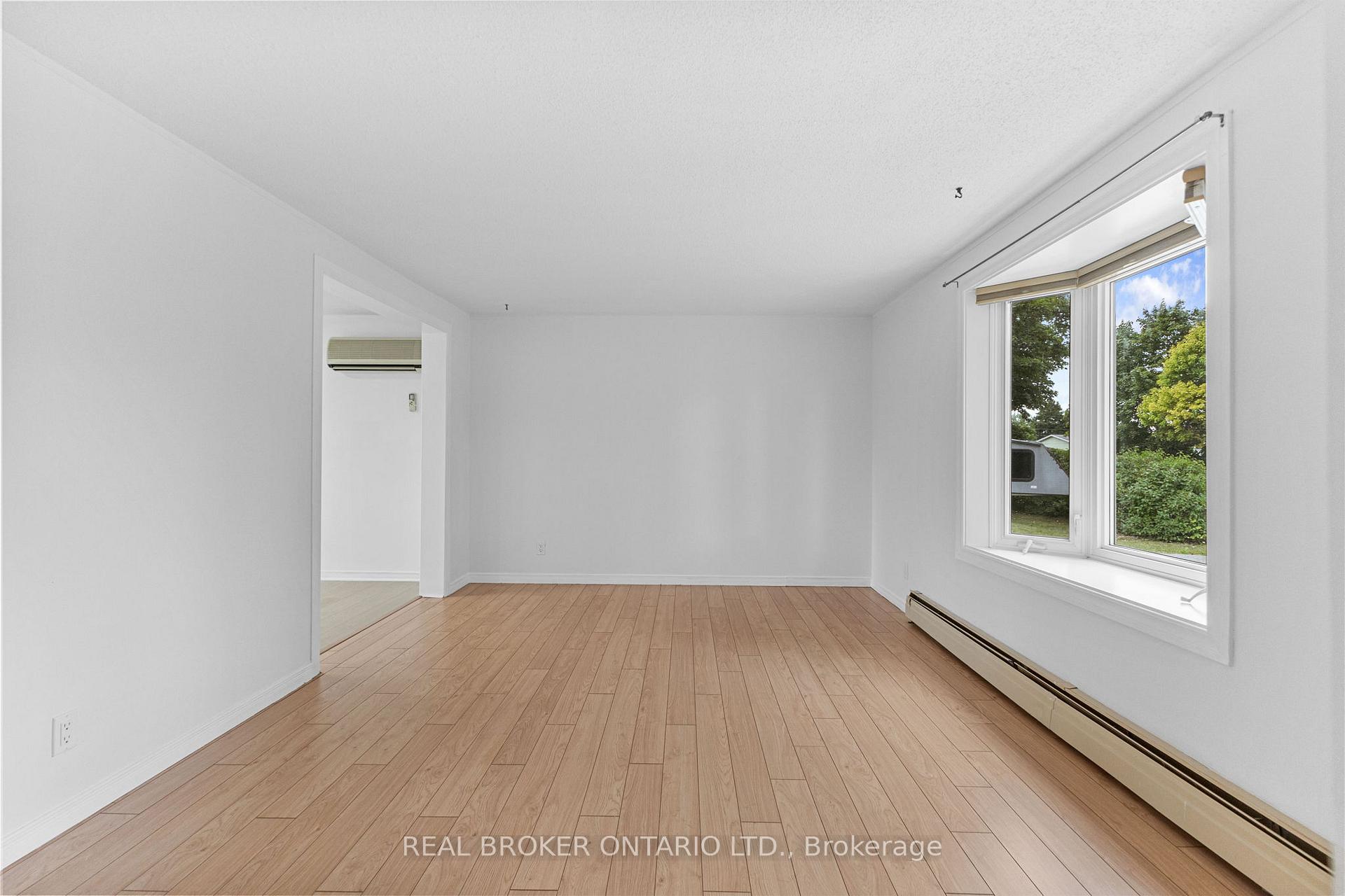Photo 7 of Unit A, 320 Reynolds Drive, Ottawa, Bilberry Creek/Queenswood Heights — HOMEH