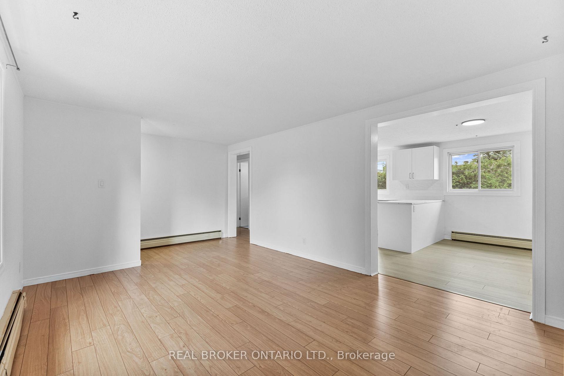 Photo 8 of Unit A, 320 Reynolds Drive, Ottawa, Bilberry Creek/Queenswood Heights — HOMEH