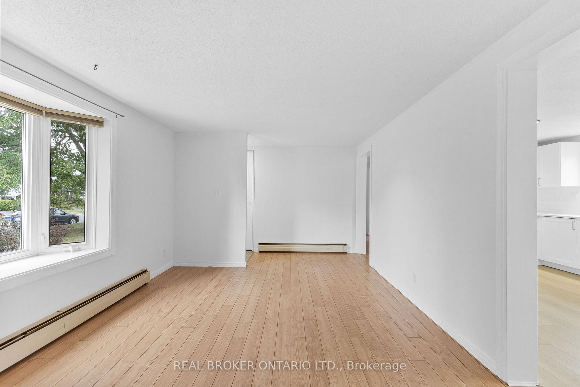 Photo 9 of Unit A, 320 Reynolds Drive, Ottawa, Bilberry Creek/Queenswood Heights — HOMEH