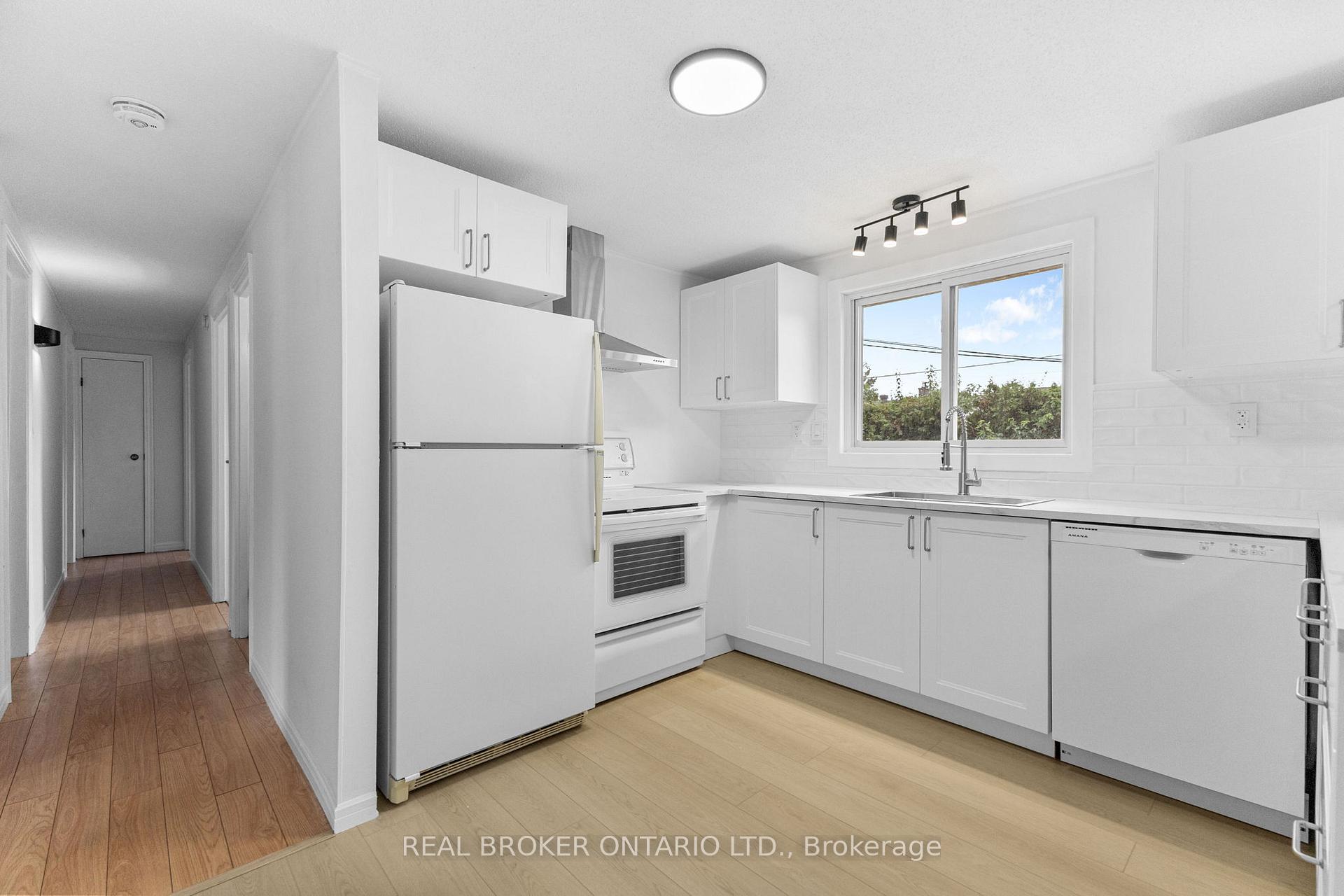 Photo 13 of Unit A, 320 Reynolds Drive, Ottawa, Bilberry Creek/Queenswood Heights — HOMEH