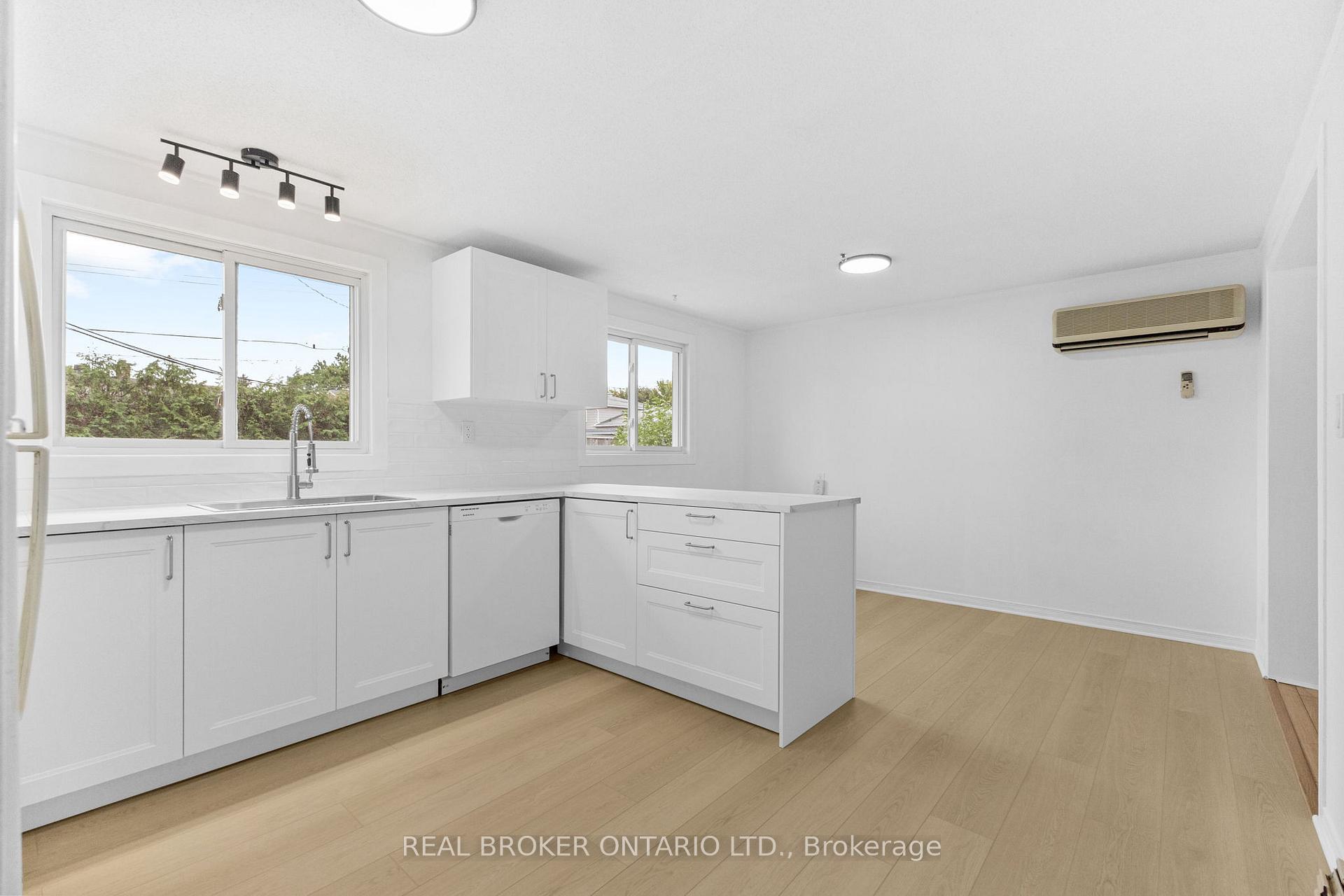 Photo 14 of Unit A, 320 Reynolds Drive, Ottawa, Bilberry Creek/Queenswood Heights — HOMEH