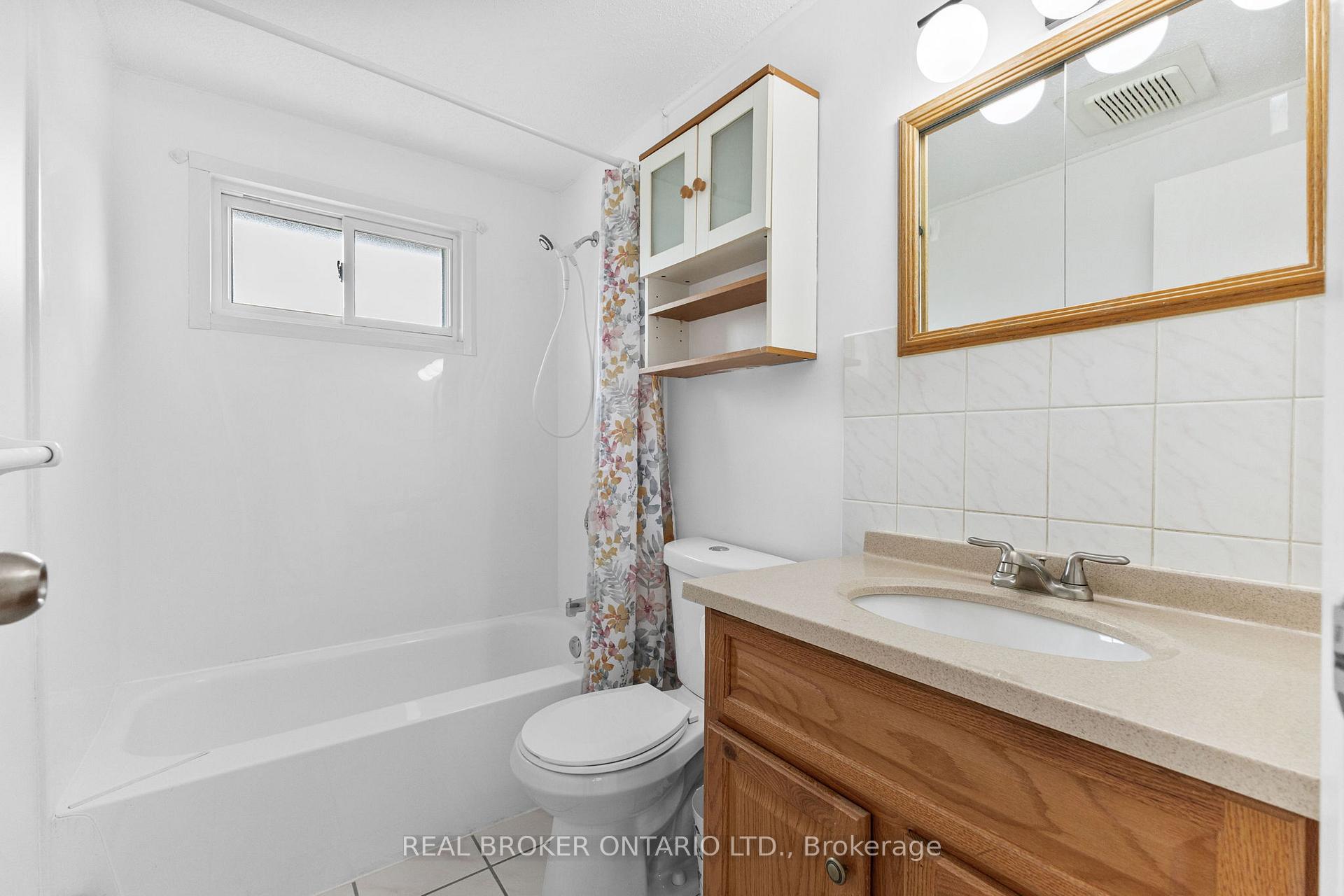 Photo 18 of Unit A, 320 Reynolds Drive, Ottawa, Bilberry Creek/Queenswood Heights — HOMEH