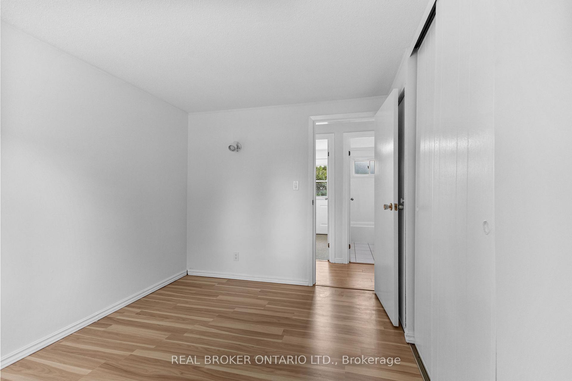 Photo 20 of Unit A, 320 Reynolds Drive, Ottawa, Bilberry Creek/Queenswood Heights — HOMEH