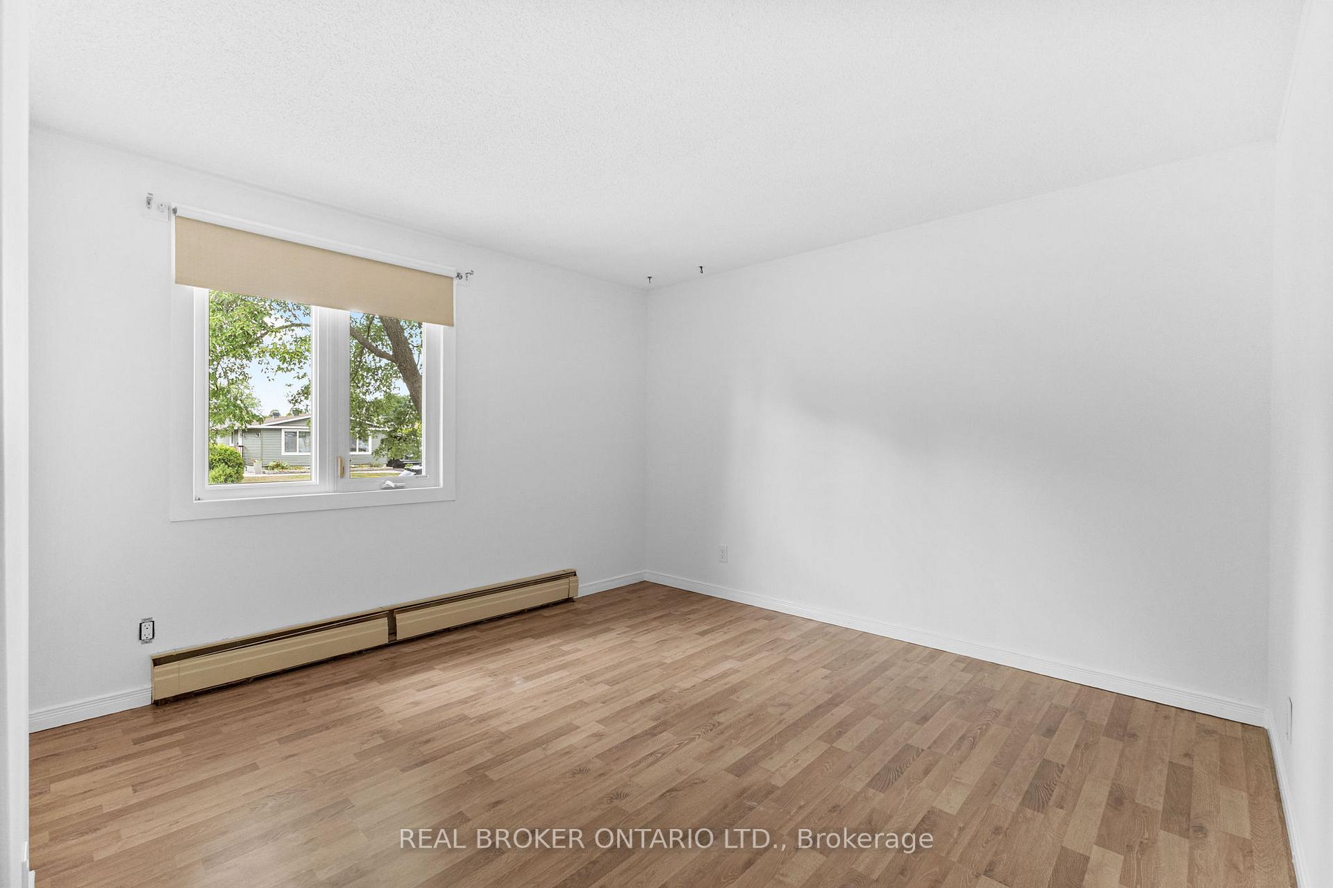Photo 23 of Unit A, 320 Reynolds Drive, Ottawa, Bilberry Creek/Queenswood Heights — HOMEH