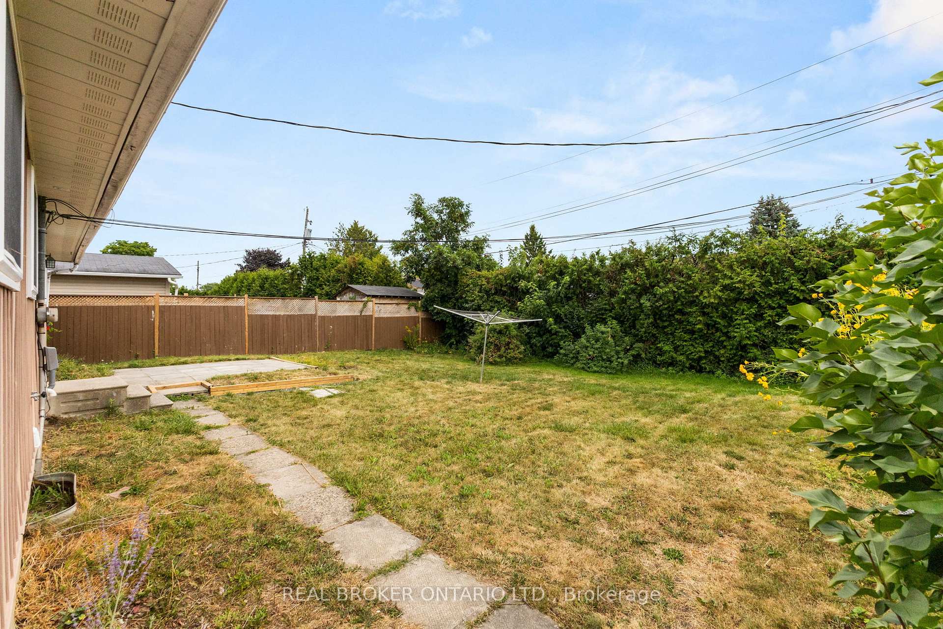 Photo 27 of Unit A, 320 Reynolds Drive, Ottawa, Bilberry Creek/Queenswood Heights — HOMEH