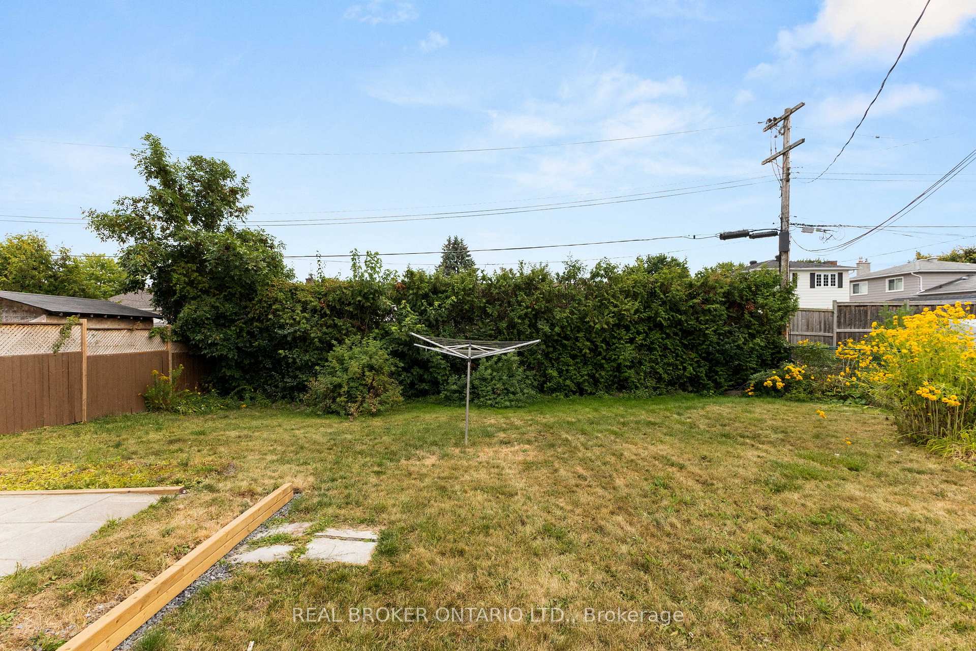 Photo 28 of Unit A, 320 Reynolds Drive, Ottawa, Bilberry Creek/Queenswood Heights — HOMEH