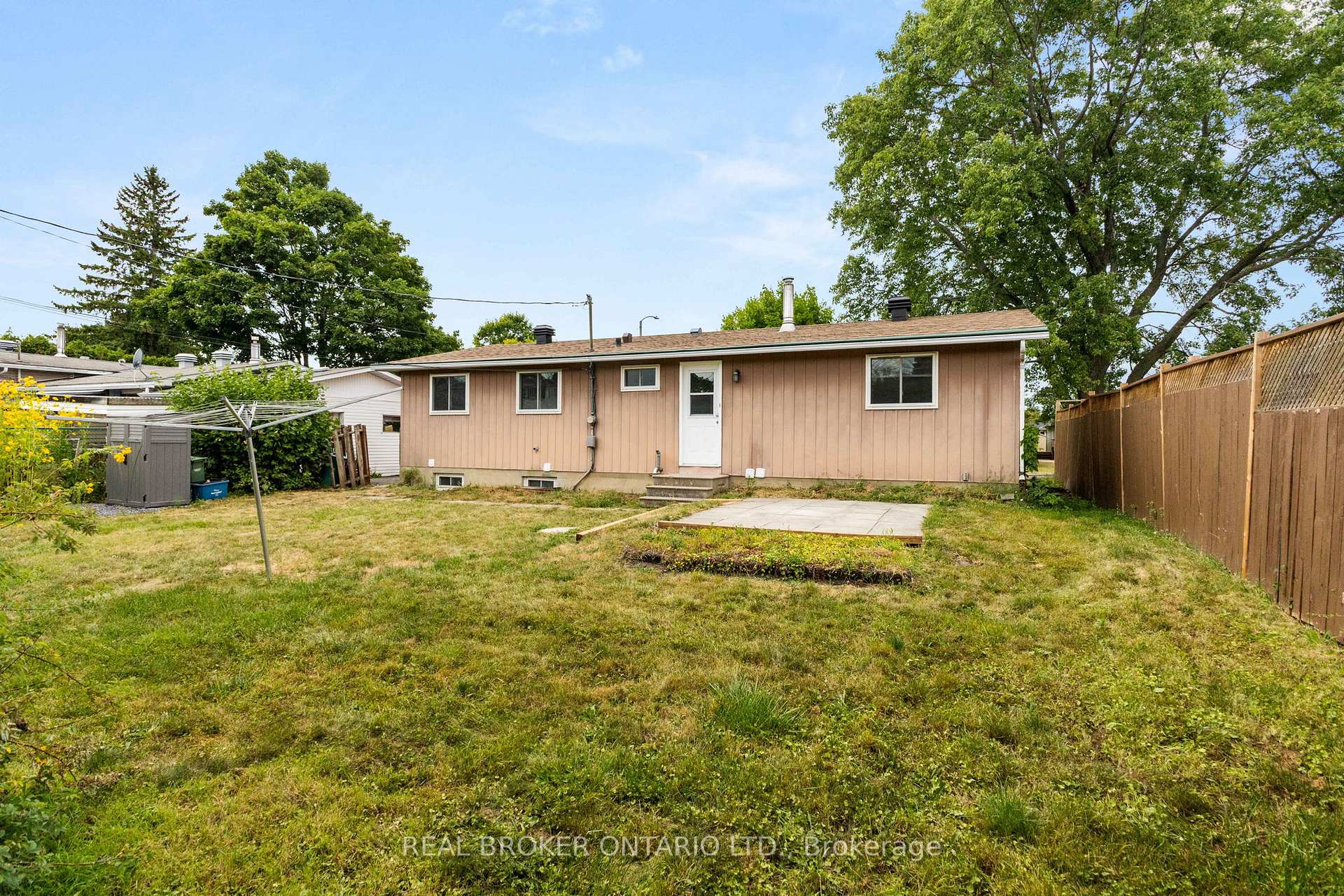 Photo 30 of Unit A, 320 Reynolds Drive, Ottawa, Bilberry Creek/Queenswood Heights — HOMEH