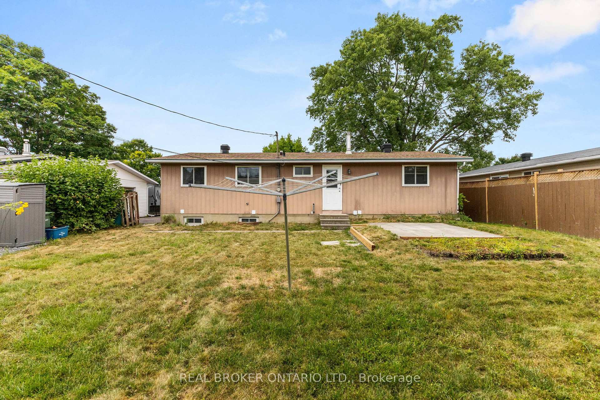 Photo 31 of Unit A, 320 Reynolds Drive, Ottawa, Bilberry Creek/Queenswood Heights — HOMEH