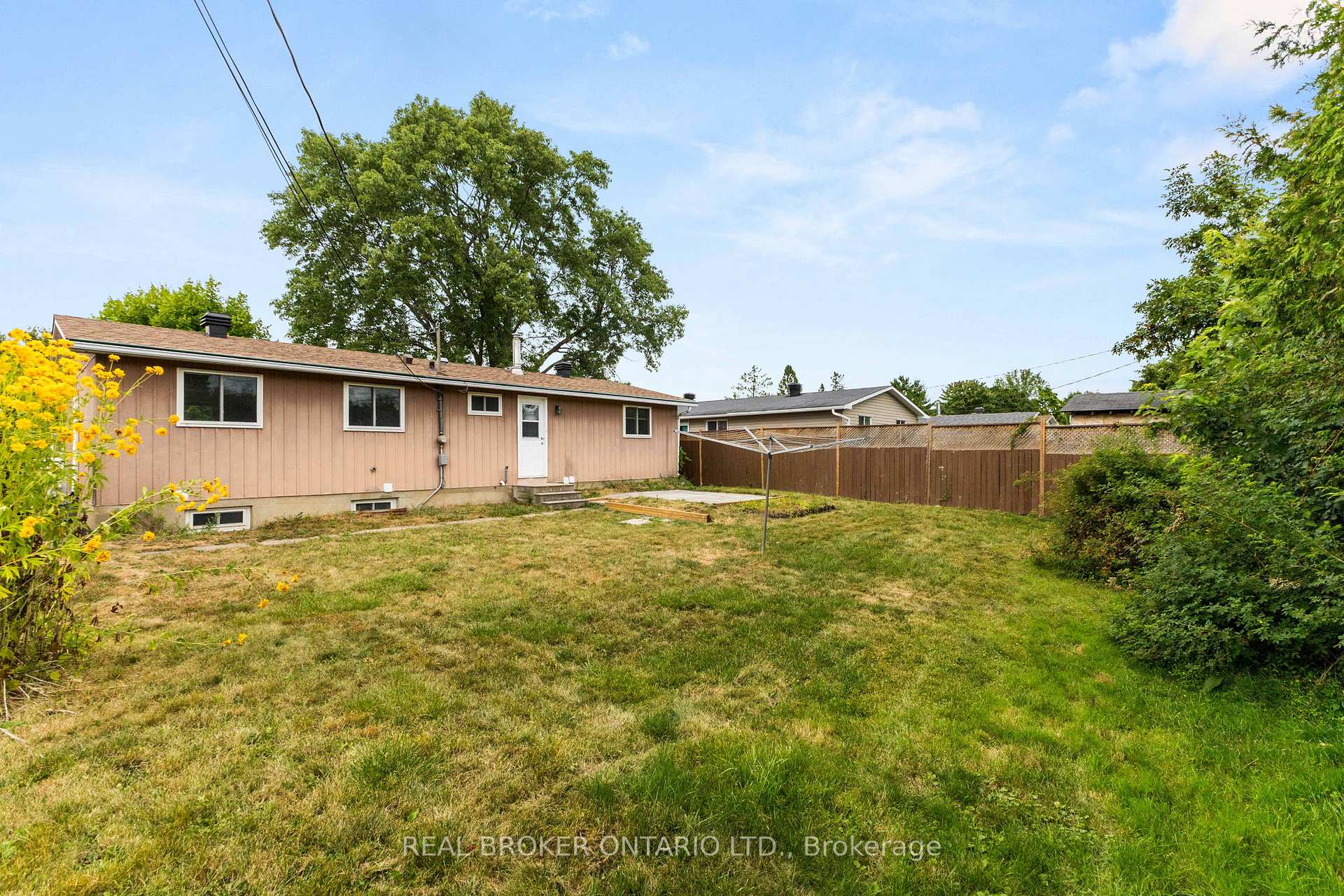 Photo 32 of Unit A, 320 Reynolds Drive, Ottawa, Bilberry Creek/Queenswood Heights — HOMEH