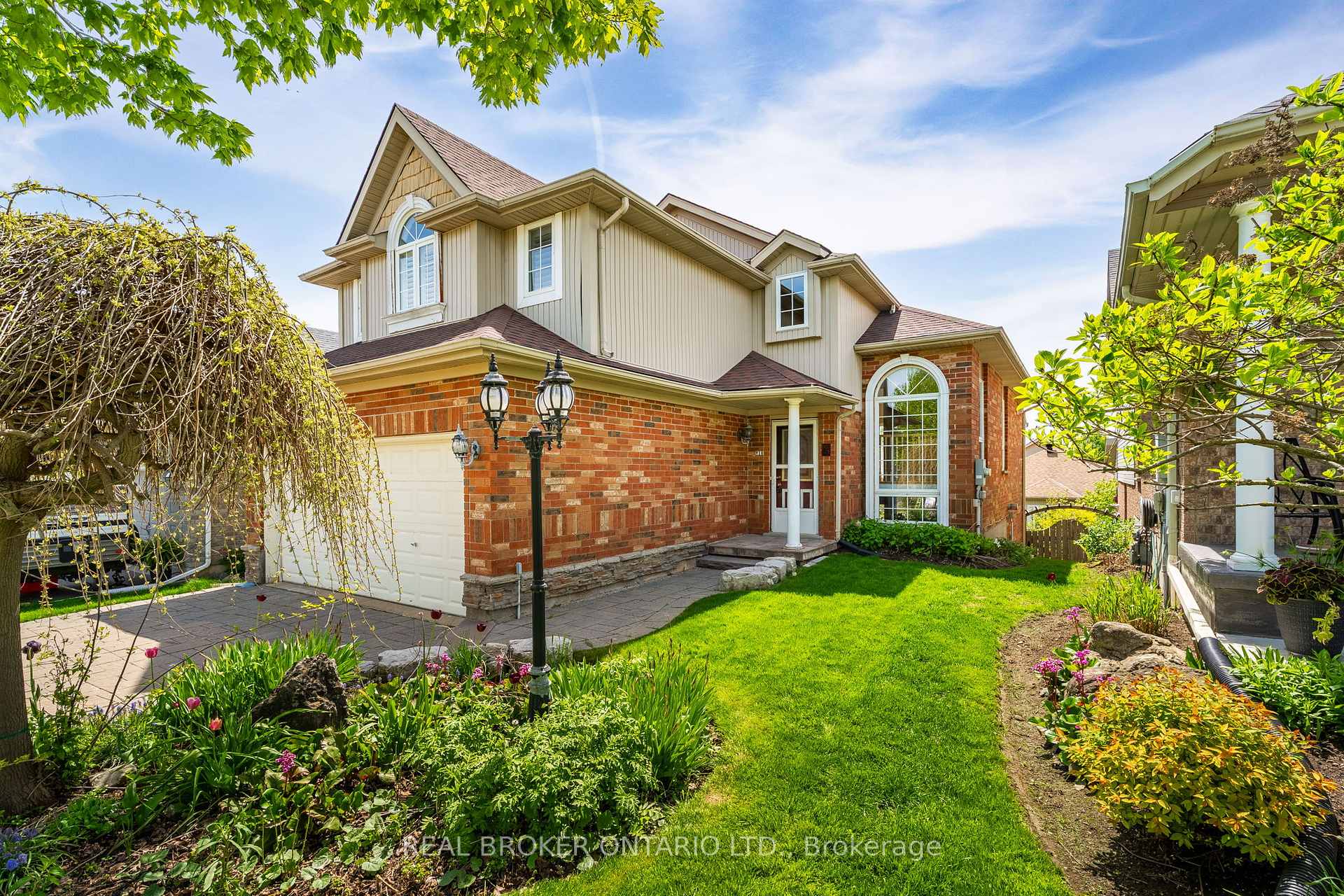 Photo 8 of 18 Appleton Drive, Orangeville — HOMEH