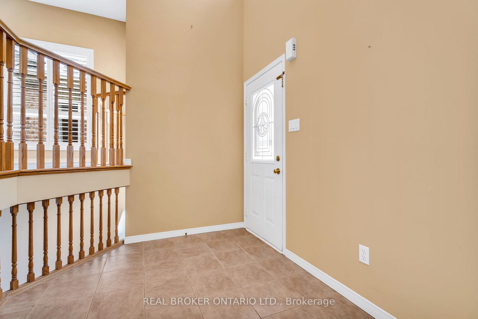 Photo 11 of 18 Appleton Drive, Orangeville — HOMEH