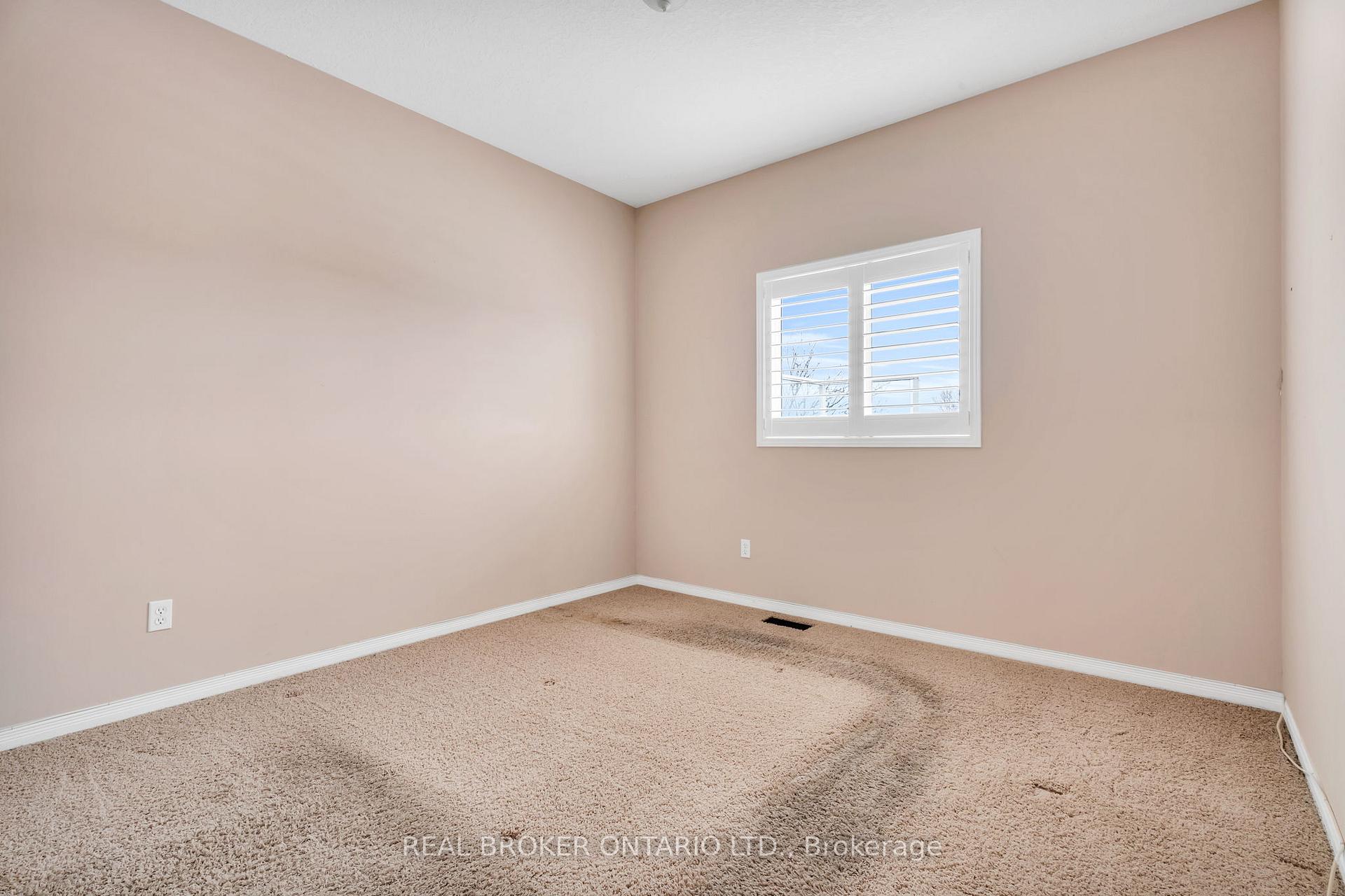 Photo 7 of 18 Appleton Drive, Orangeville — HOMEH