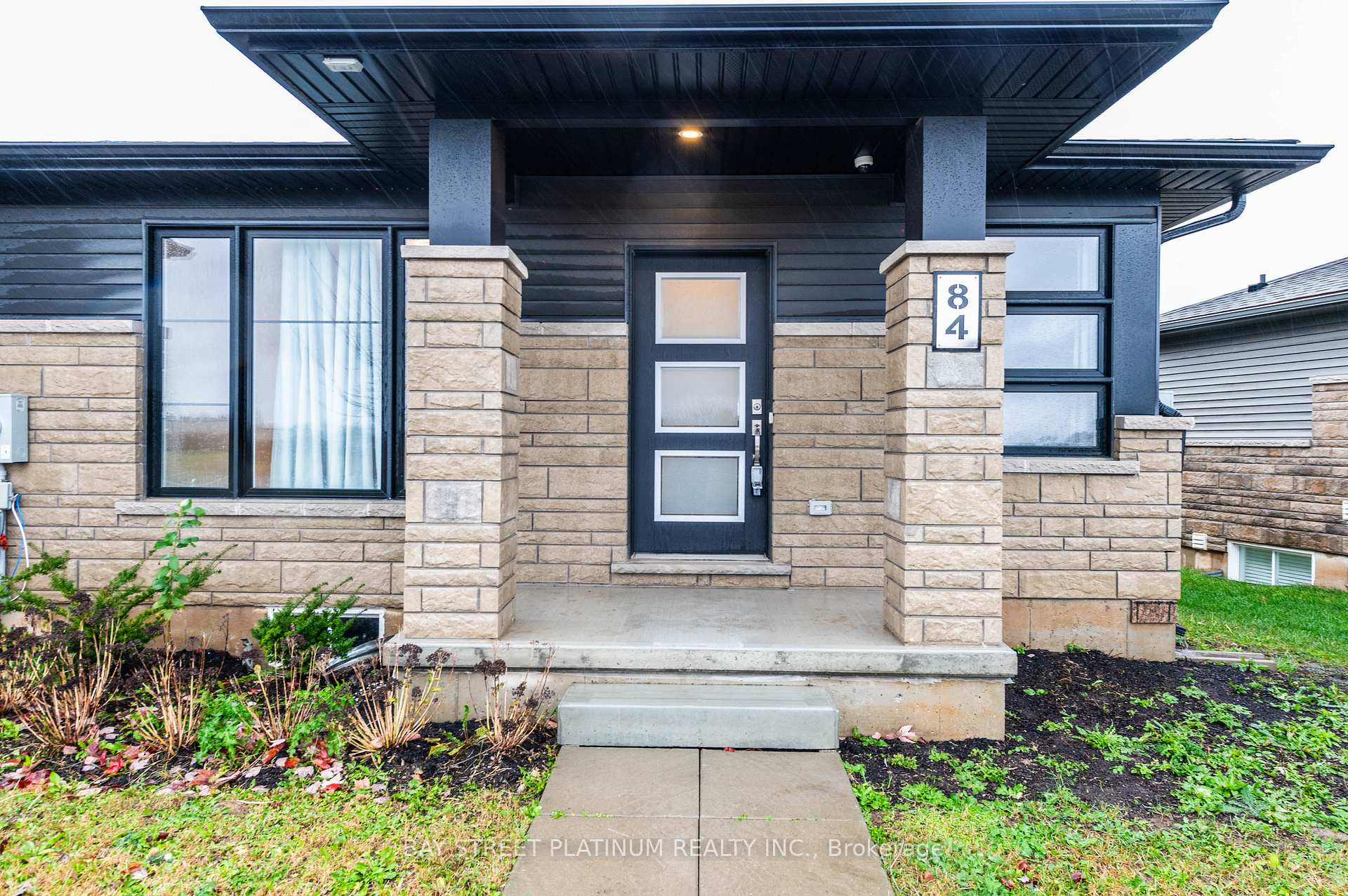 Photo 2 of 84 Summersides Boulevard, Pelham, Fonthill — HOMEH