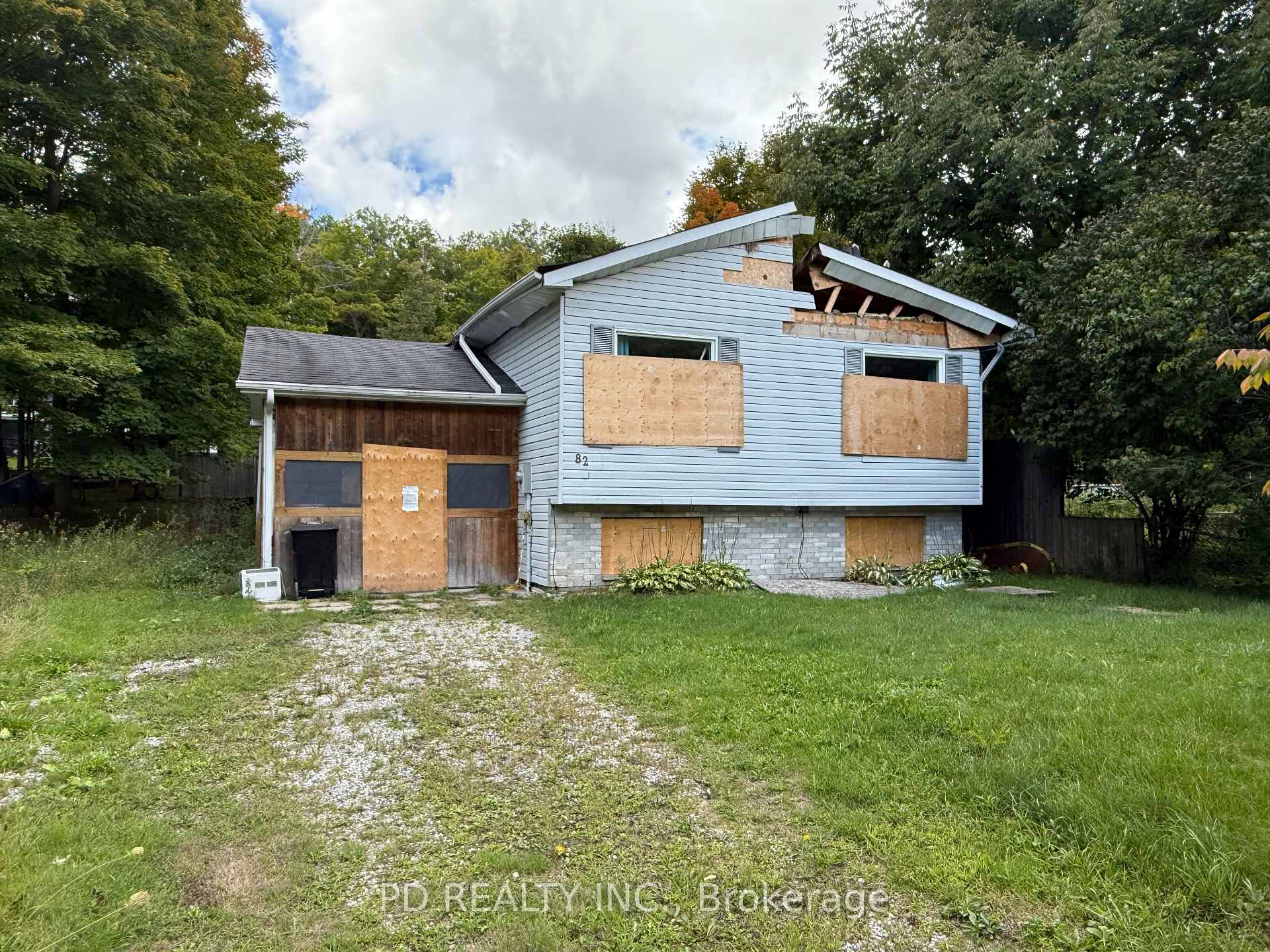 Front of 82 McArthur Drive