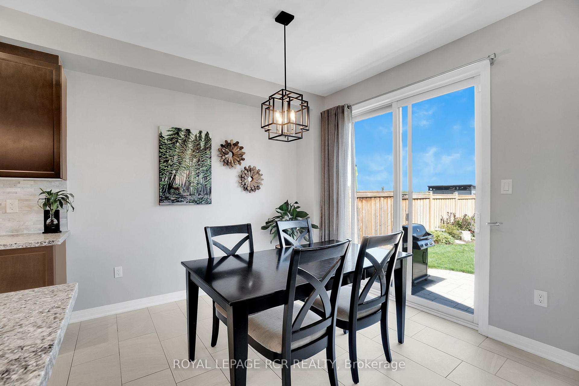Photo 12 of 45 Martin Trail, New Tecumseth, Tottenham — HOMEH